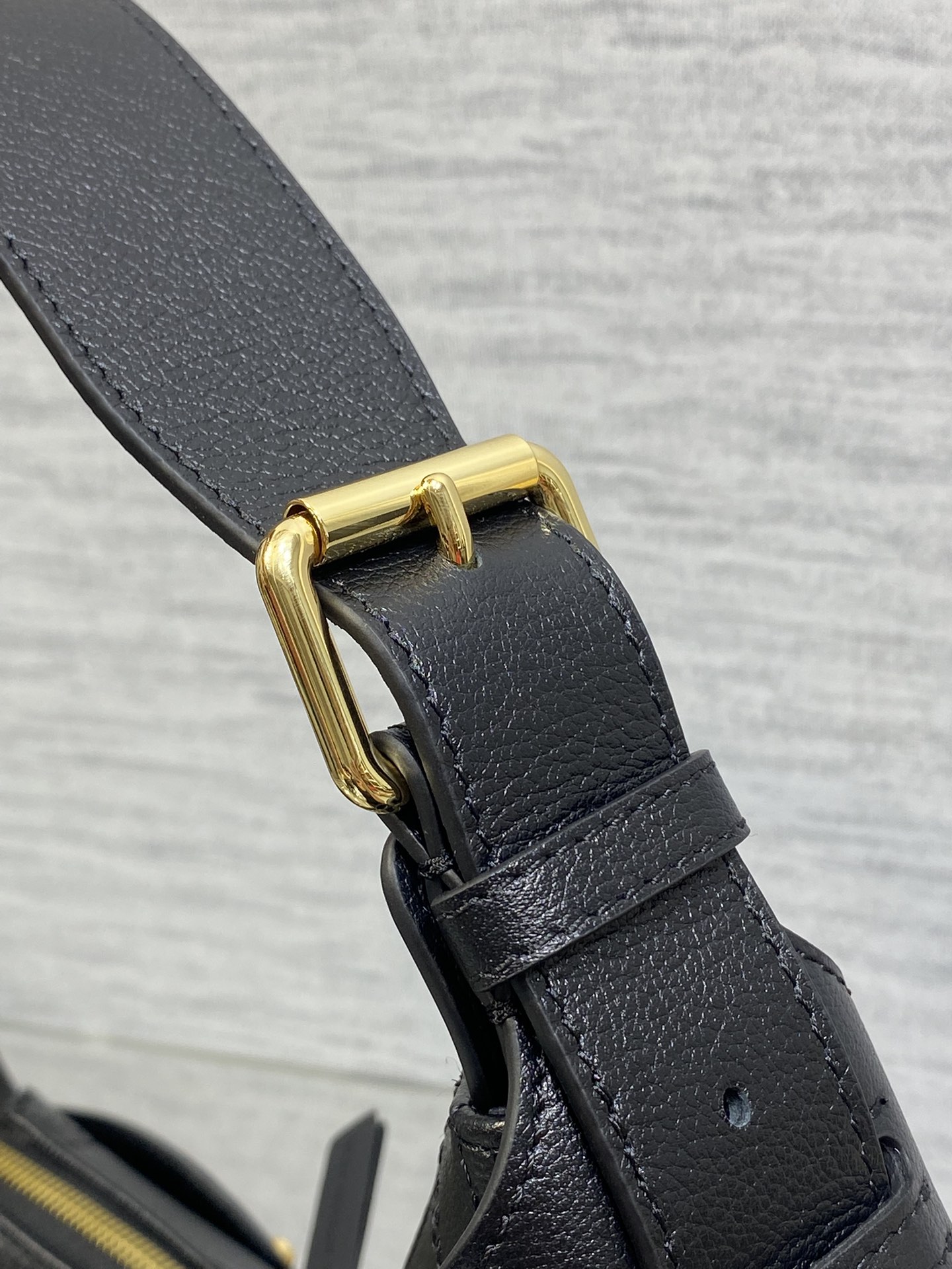 小号粒面皮现货‼️原厂皮品质带芯片版本Voyage秋冬系列油蜡皮又是一个王炸级别，直接击中心巴上自带松弛