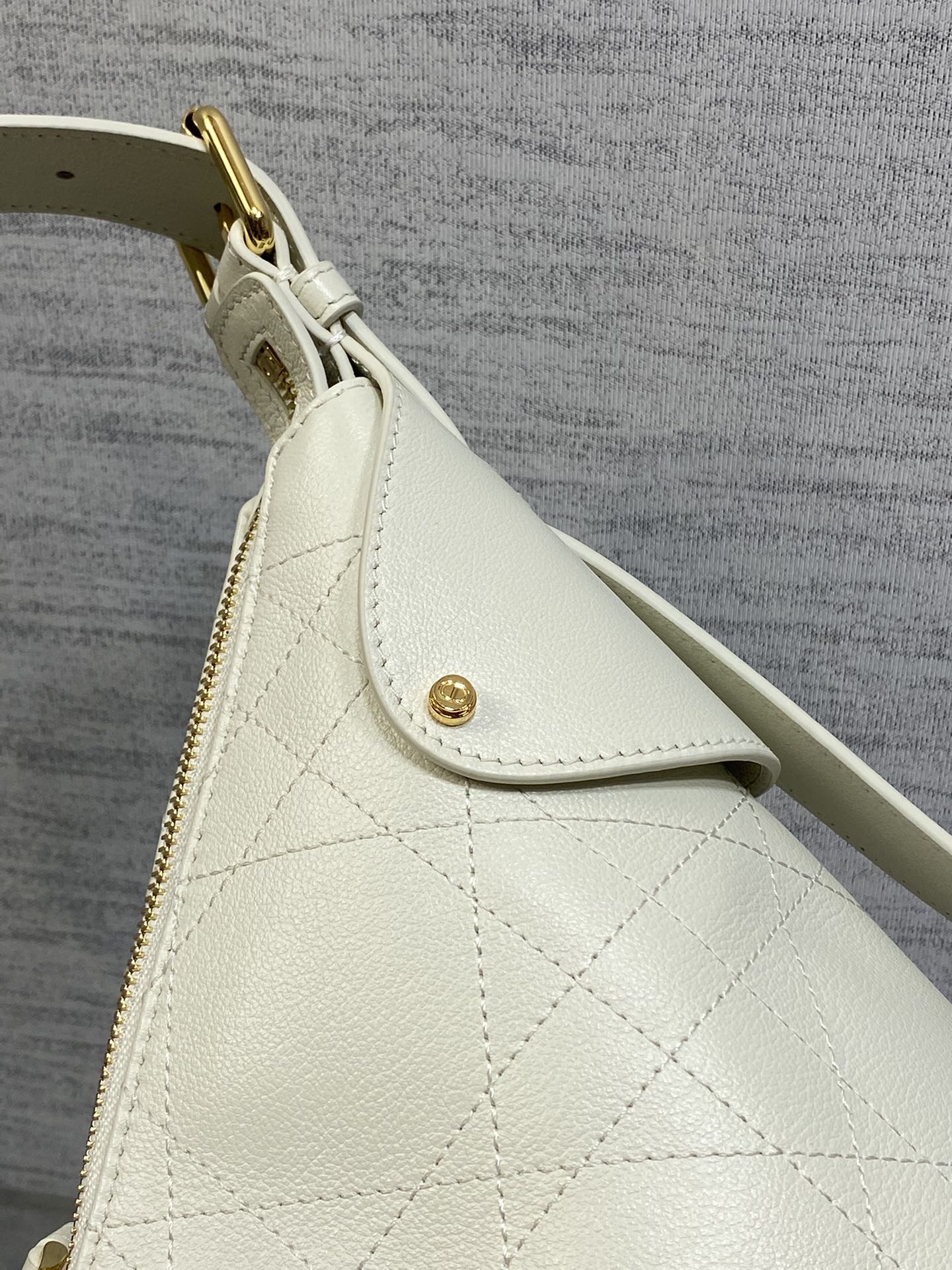 中号粒面皮现货‼️原厂皮品质带芯片版本Voyage秋冬系列油蜡皮又是一个王炸级别，直接击中心巴上自带松弛