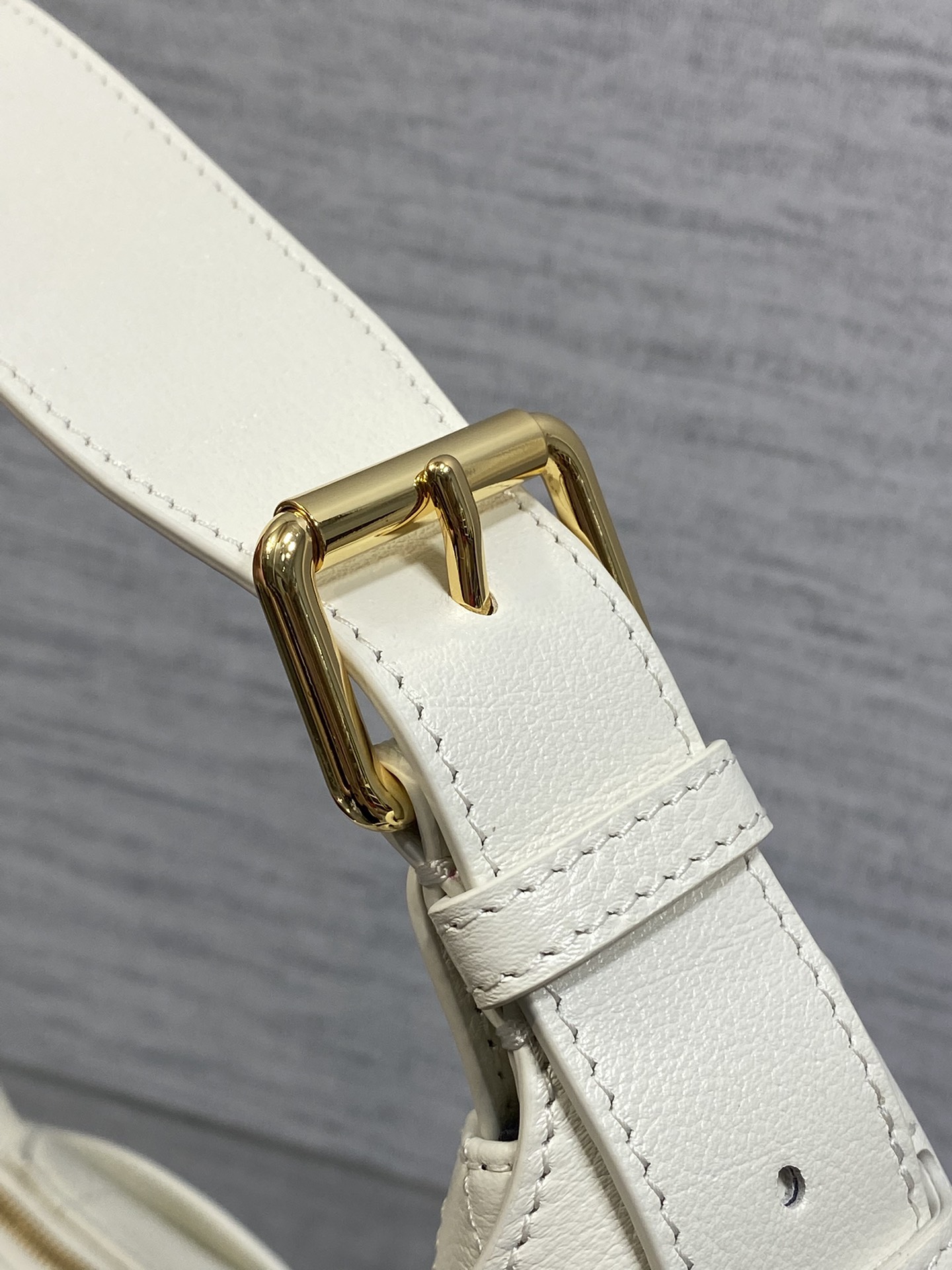 小号粒面皮现货‼️原厂皮品质带芯片版本Voyage秋冬系列油蜡皮又是一个王炸级别，直接击中心巴上自带松弛