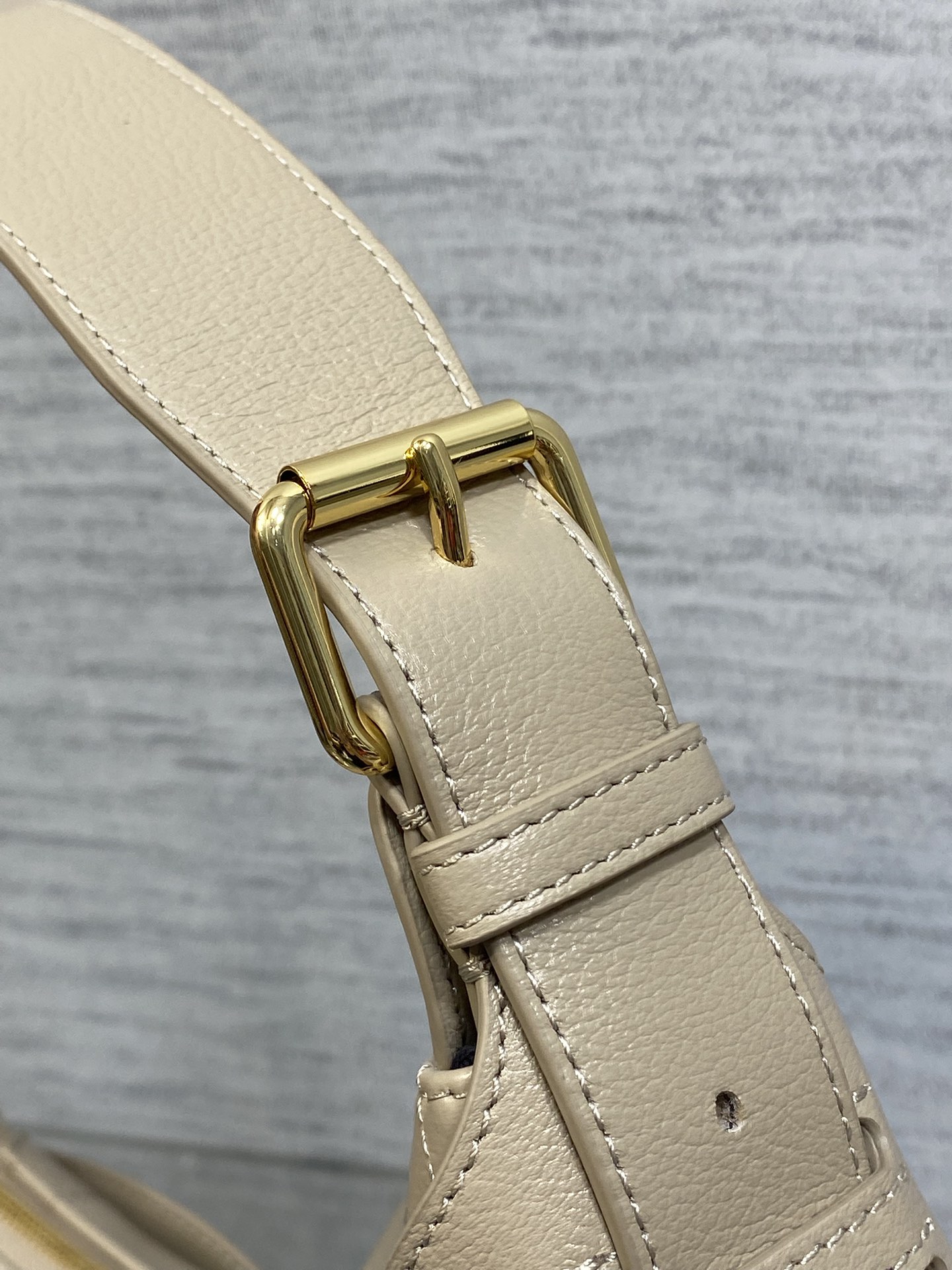 小号粒面皮现货‼️原厂皮品质带芯片版本Voyage秋冬系列油蜡皮又是一个王炸级别，直接击中心巴上自带松弛