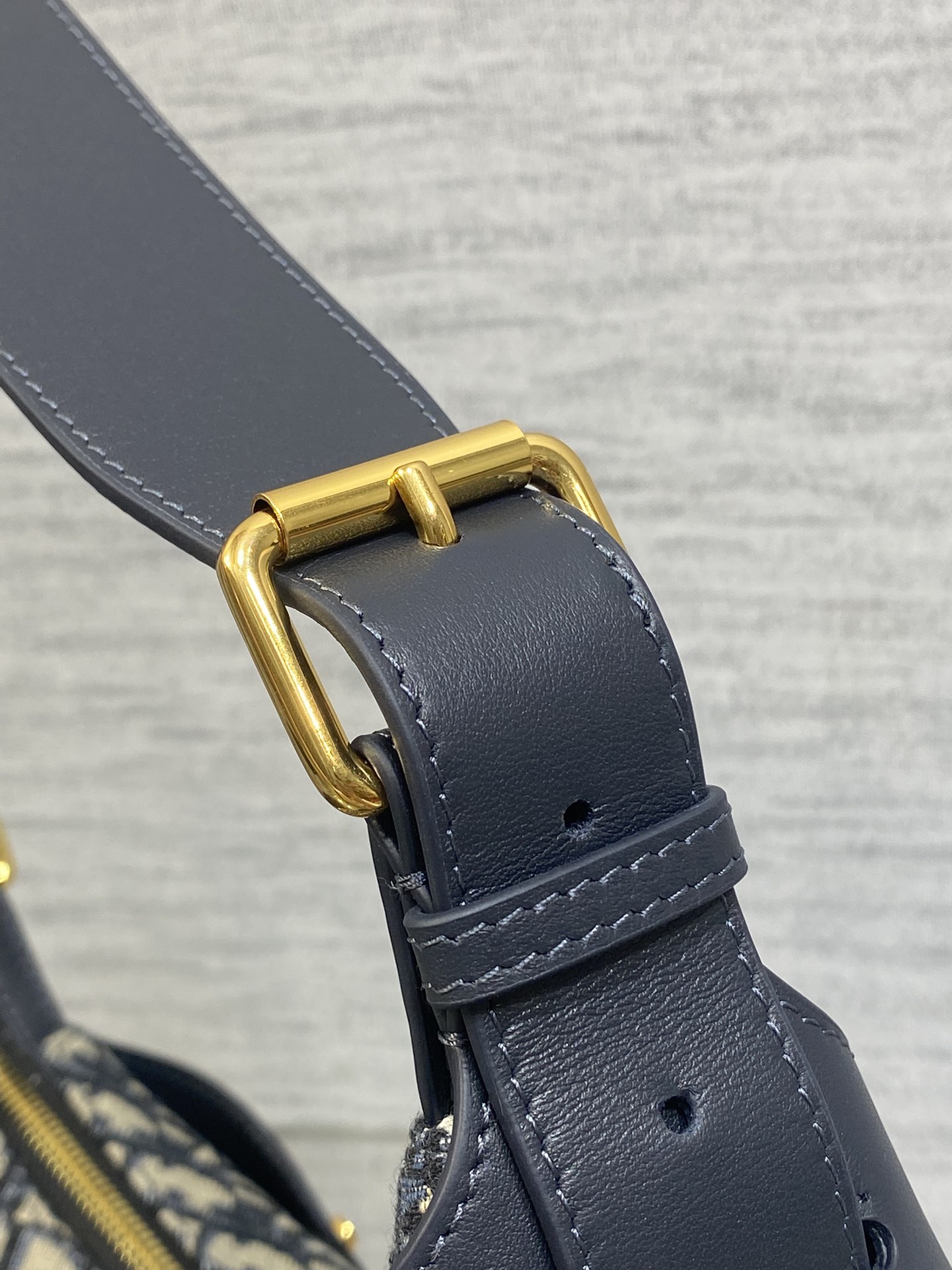 老花蓝现货‼️新款手袋DIOR VOYAGE系列，太酷了吧，全新的包形运动感十足，无法拒绝的高级感，经o