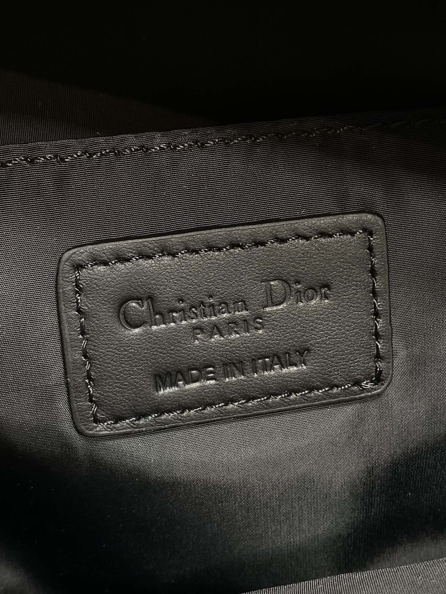 现货‼️Travel系列字母帆布小号双肩包超火的小号双肩包来拉，颜值超高狠狠种草，上身尺寸刚刚好包形简洁