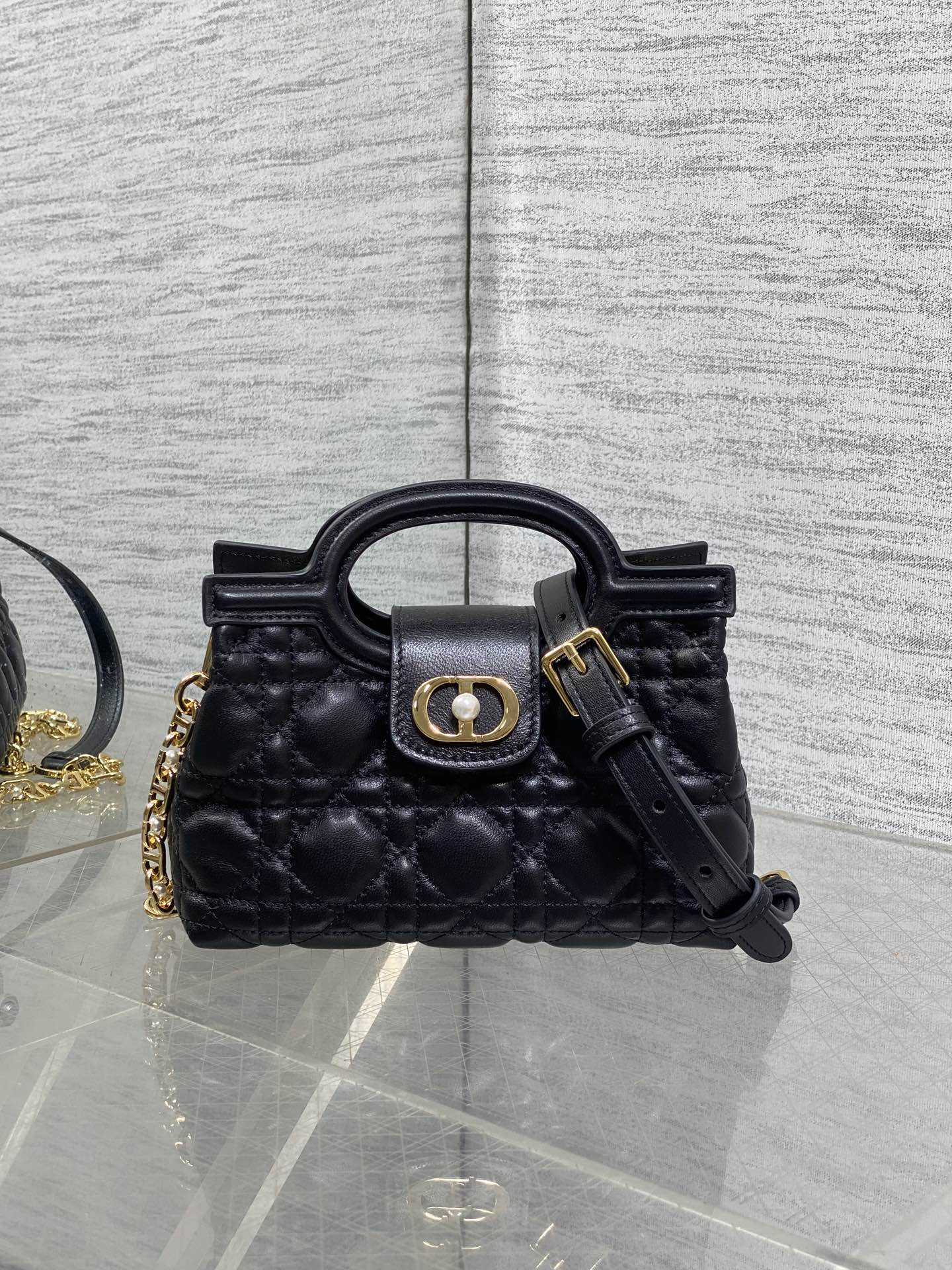 原厂皮黑色现货‼️Jolie ToP Handle 迷你链条包对这种精致小包完全没有抵抗力大包背着太累，