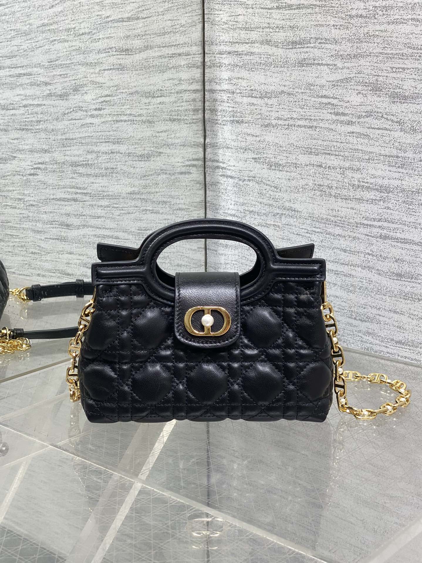 原厂皮黑色现货‼️Jolie ToP Handle 迷你链条包对这种精致小包完全没有抵抗力大包背着太累，