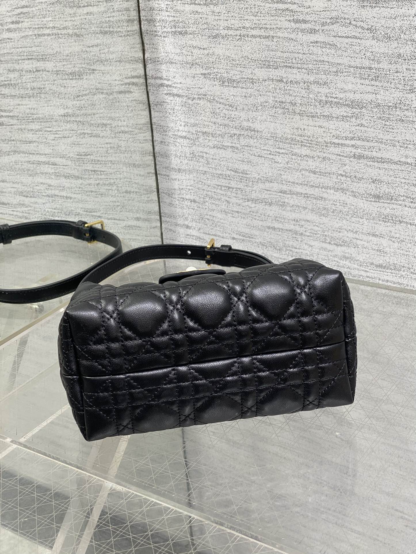 原厂皮黑色现货‼️Jolie ToP Handle 迷你链条包对这种精致小包完全没有抵抗力大包背着太累，