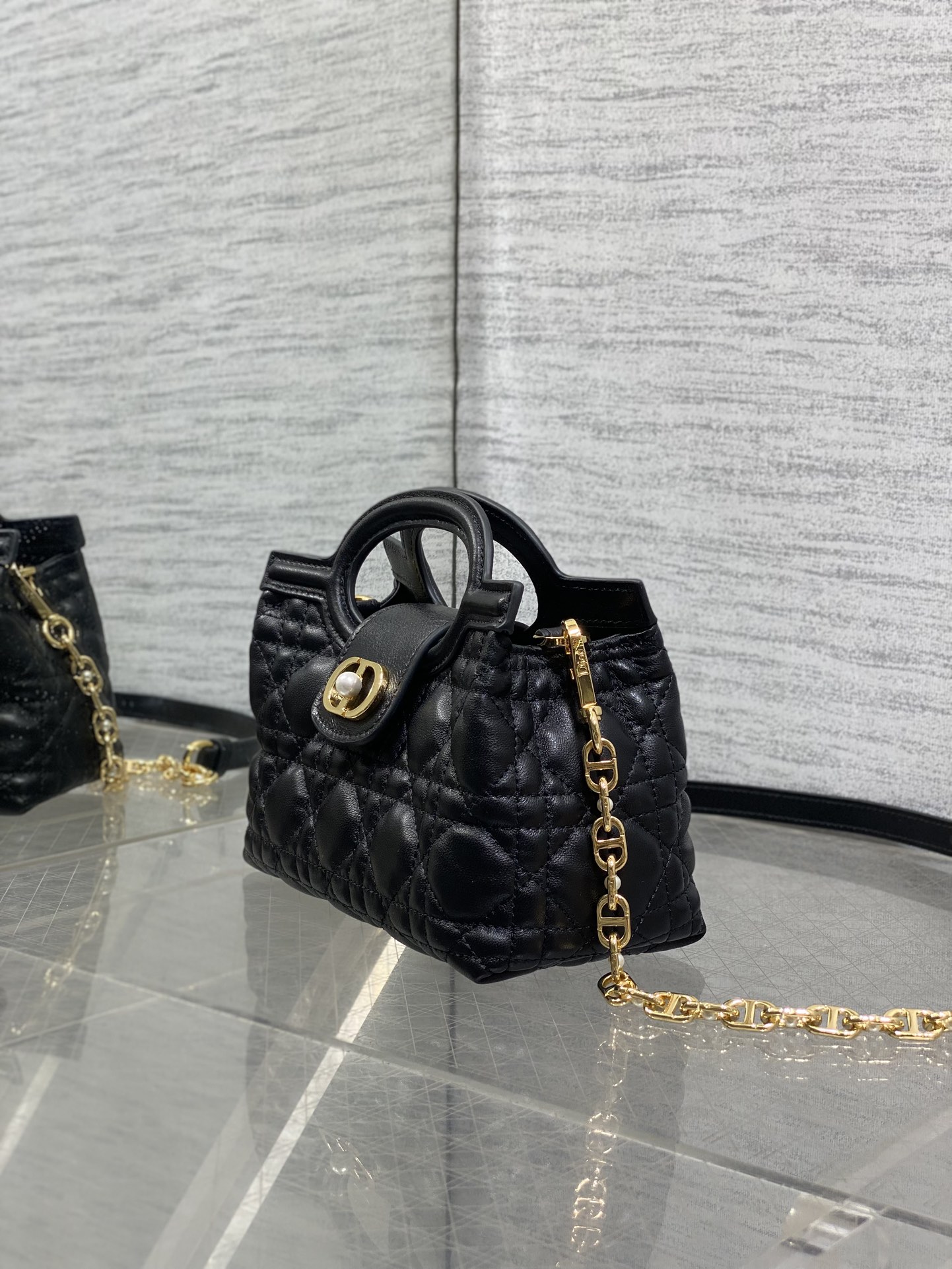 原厂皮黑色现货‼️Jolie ToP Handle 迷你链条包对这种精致小包完全没有抵抗力大包背着太累，