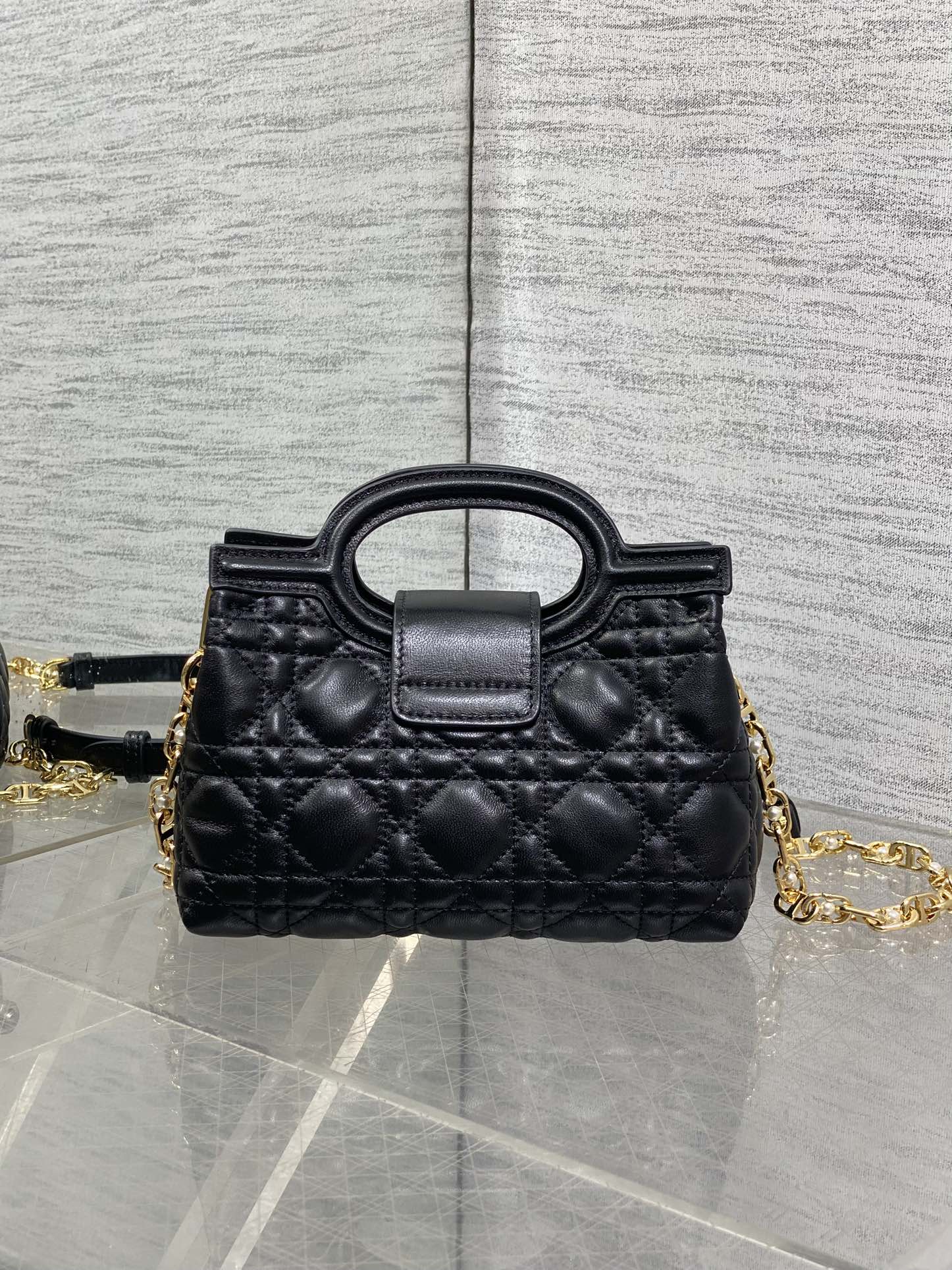 原厂皮黑色现货‼️Jolie ToP Handle 迷你链条包对这种精致小包完全没有抵抗力大包背着太累，