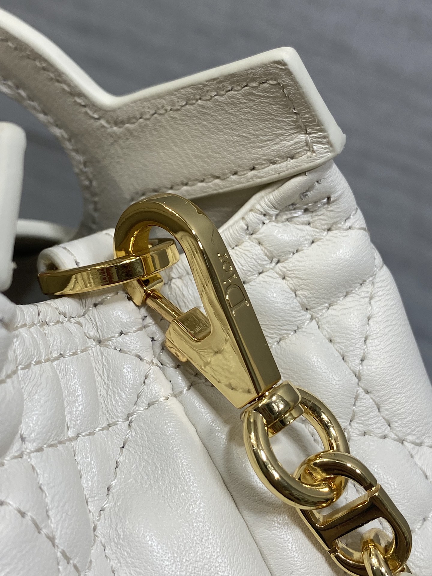 原厂皮白色现货‼️Jolie ToP Handle 迷你链条包对这种精致小包完全没有抵抗力大包背着太累，