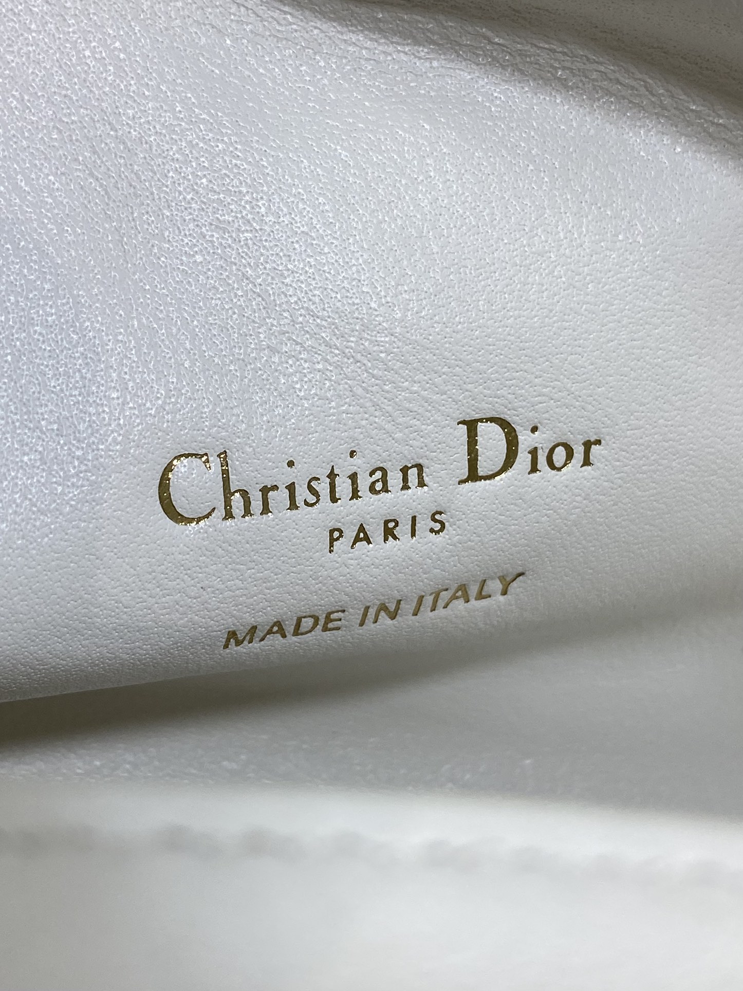 原厂皮白色现货‼️Jolie ToP Handle 迷你链条包对这种精致小包完全没有抵抗力大包背着太累，