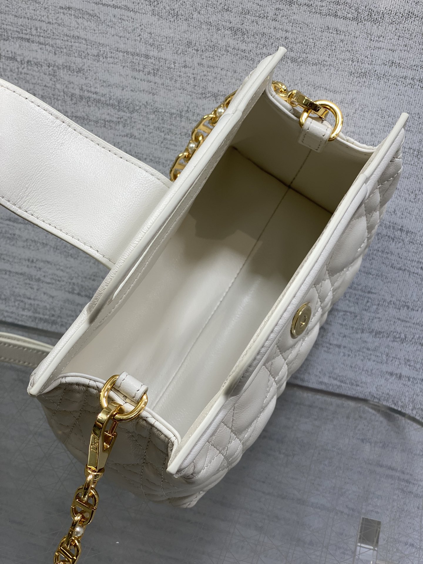 原厂皮白色现货‼️Jolie ToP Handle 迷你链条包对这种精致小包完全没有抵抗力大包背着太累，