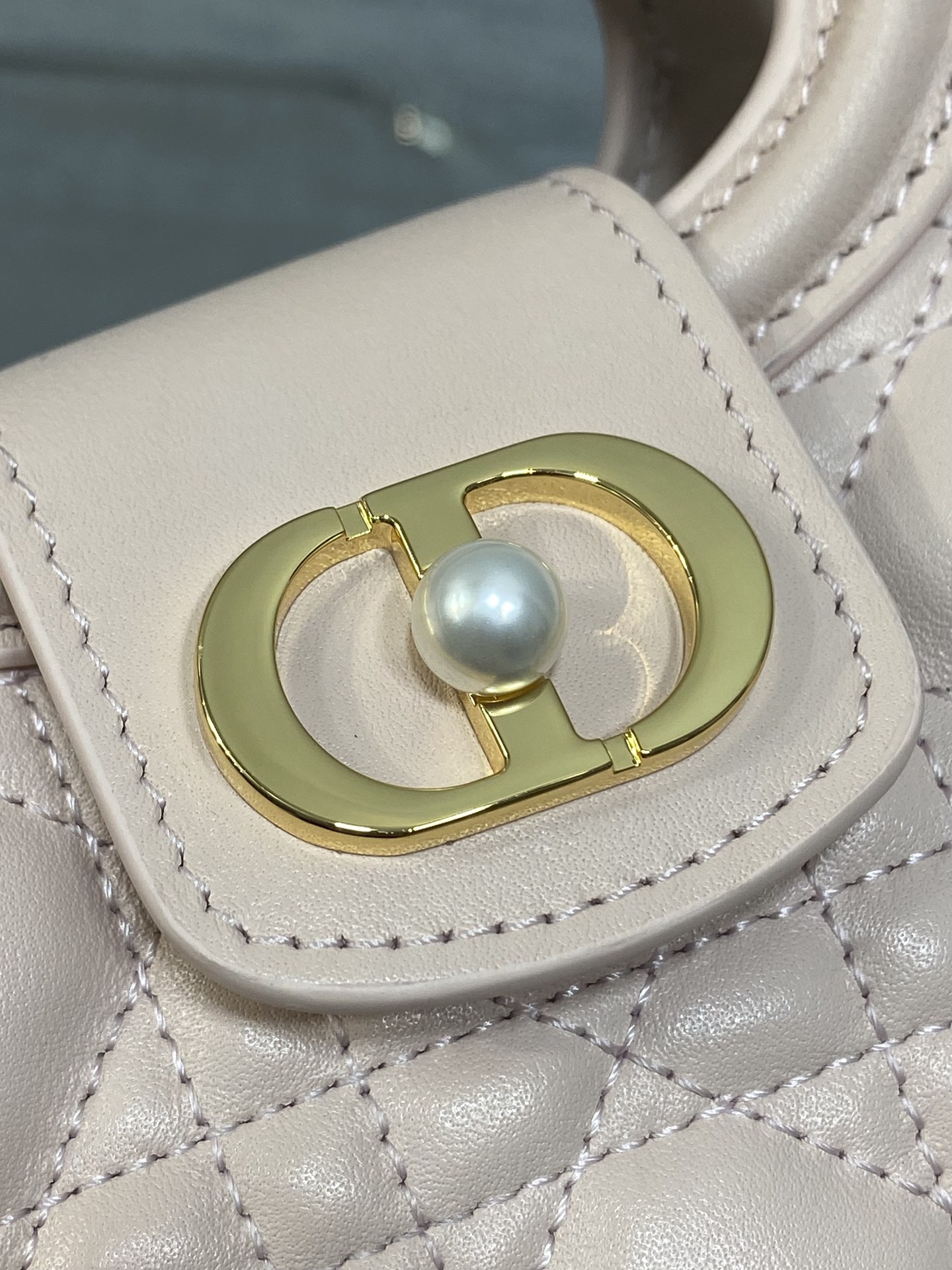 原厂皮胭脂粉现货‼️Jolie ToP Handle 迷你链条包对这种精致小包完全没有抵抗力大包背着太累