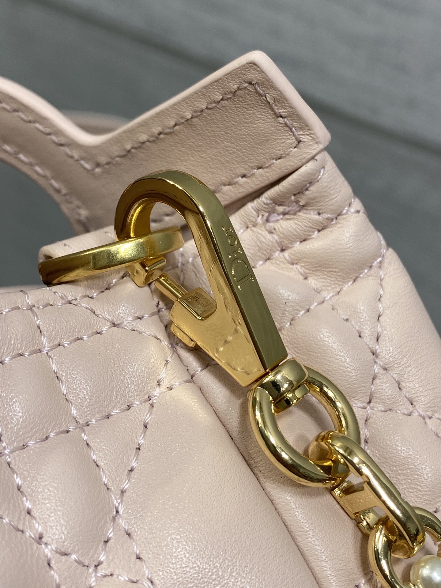 原厂皮胭脂粉现货‼️Jolie ToP Handle 迷你链条包对这种精致小包完全没有抵抗力大包背着太累