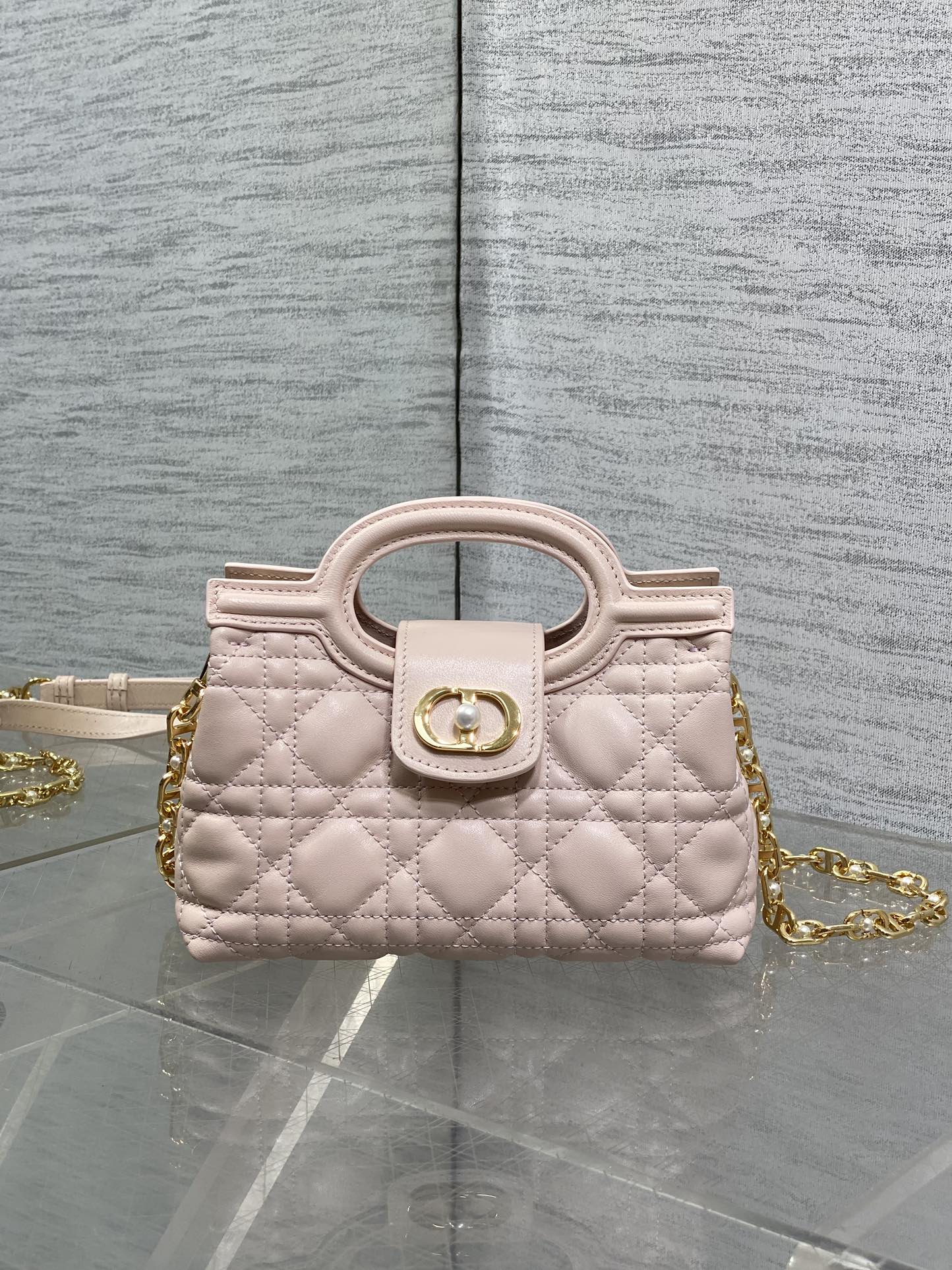 原厂皮胭脂粉现货‼️Jolie ToP Handle 迷你链条包对这种精致小包完全没有抵抗力大包背着太累