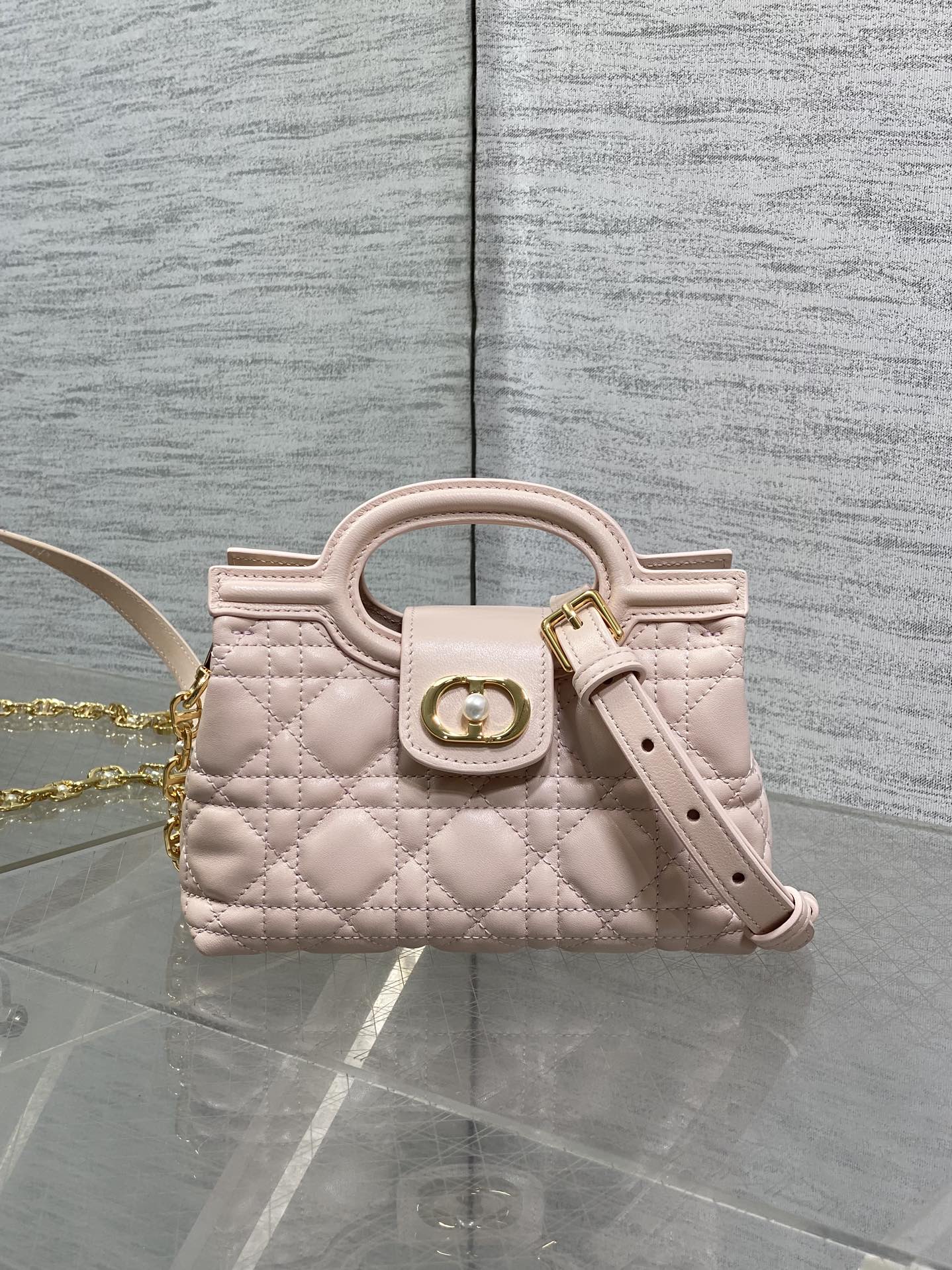 原厂皮胭脂粉现货‼️Jolie ToP Handle 迷你链条包对这种精致小包完全没有抵抗力大包背着太累