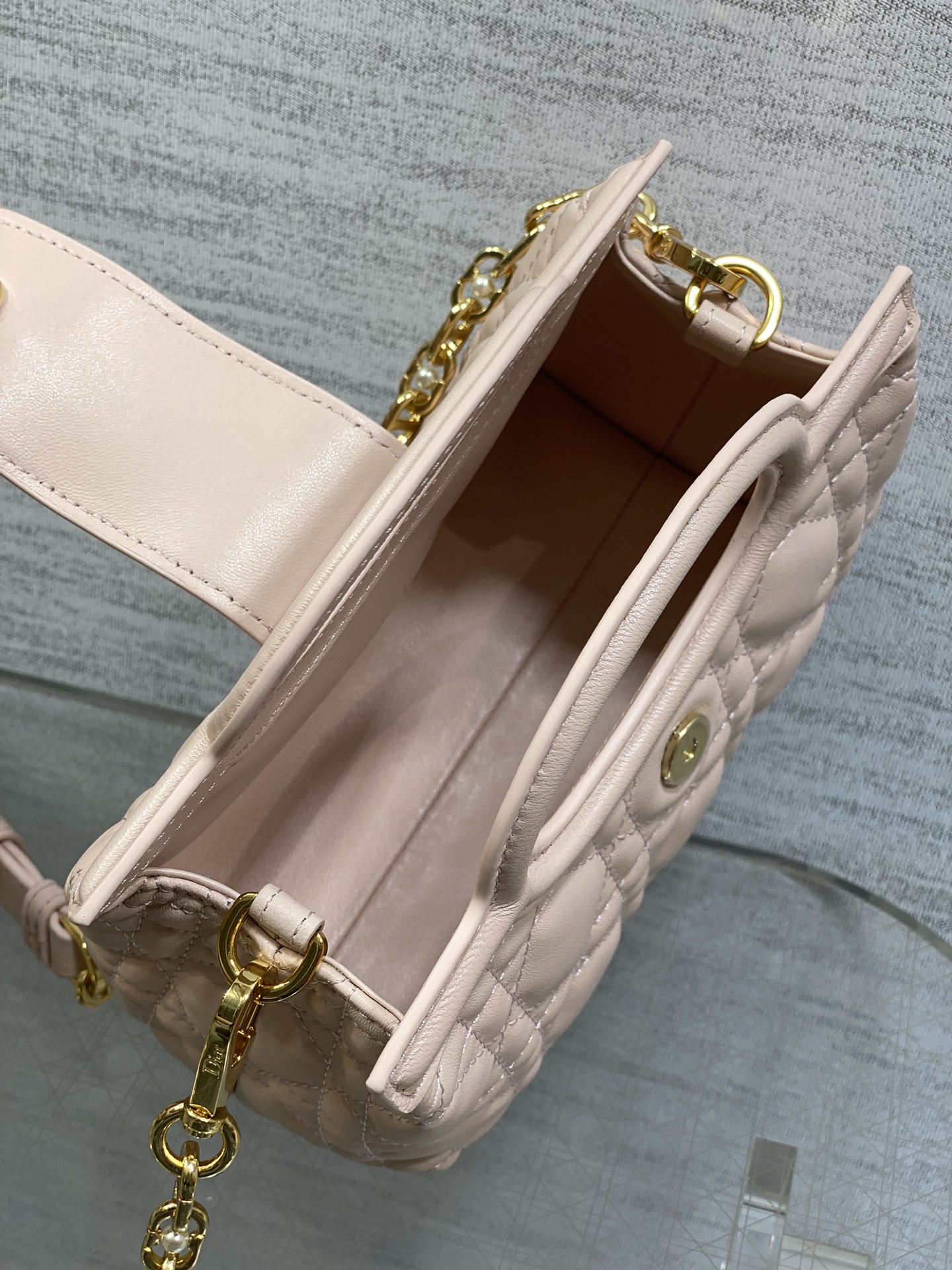 原厂皮胭脂粉现货‼️Jolie ToP Handle 迷你链条包对这种精致小包完全没有抵抗力大包背着太累