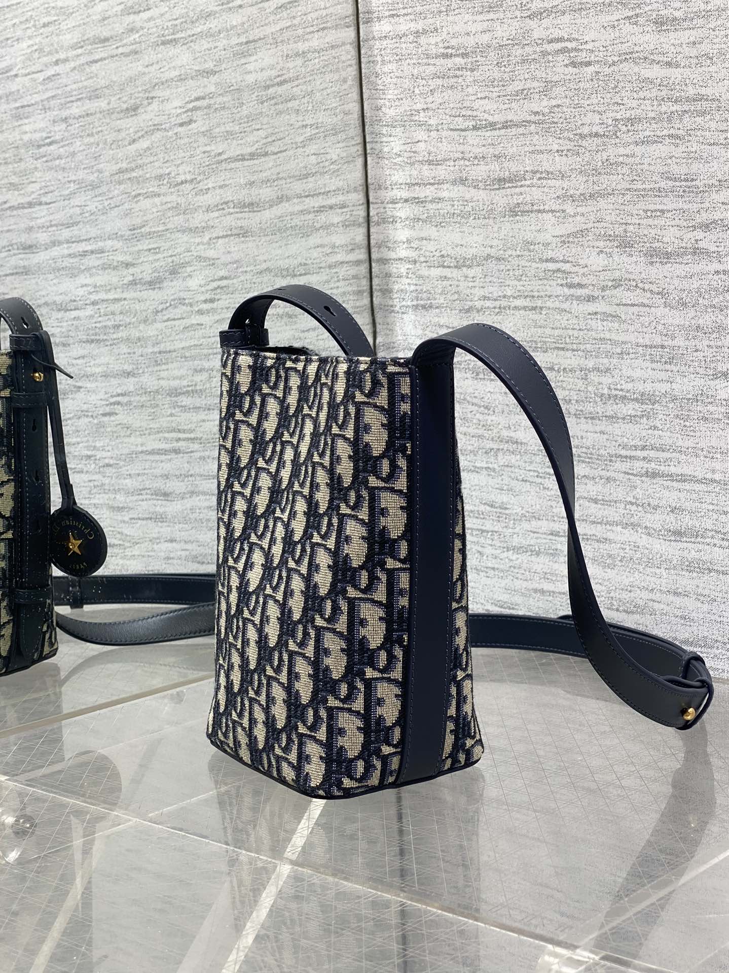 现货‼️Dior新款水桶包star bucket系列，新款美包又上新了，经典oblique老花面料精心制