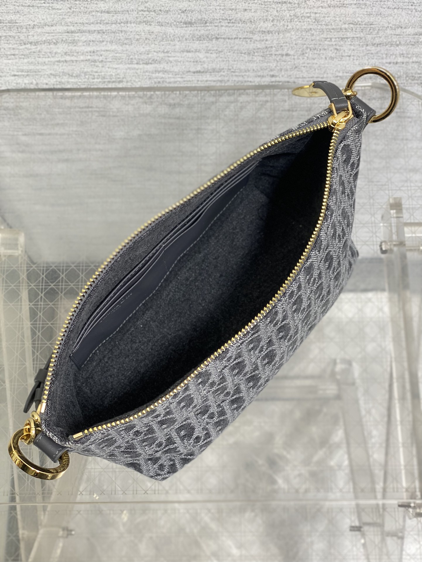 现货‼️Hobo star 最新深灰牛仔布系列，链条升级版饭盒包，设计实用，加配可调节长肩带，大大提升了