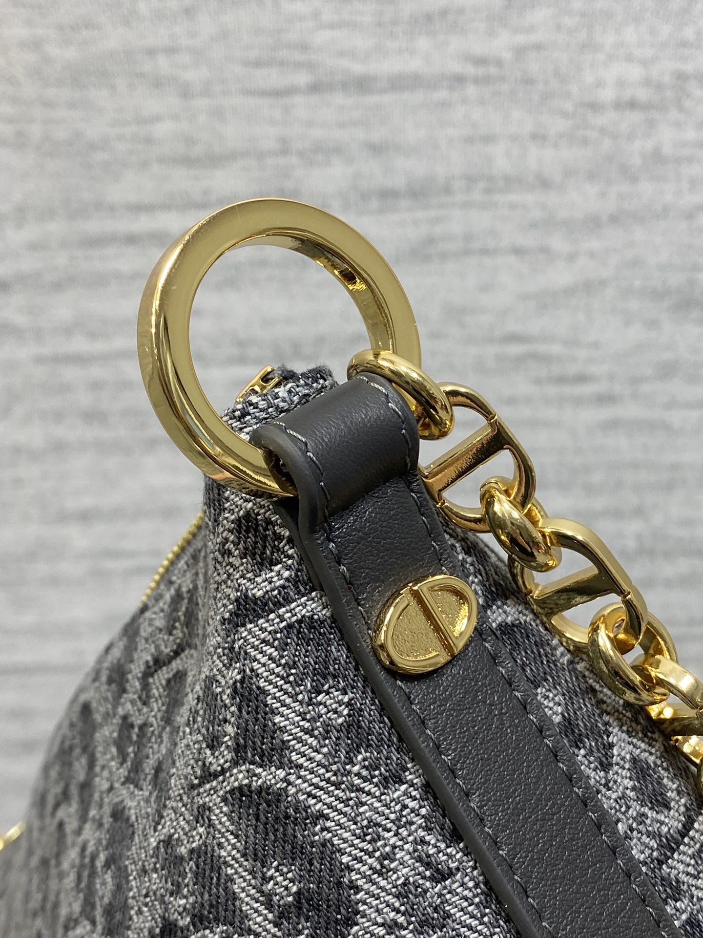 现货‼️Hobo star 最新深灰牛仔布系列，链条升级版饭盒包，设计实用，加配可调节长肩带，大大提升了