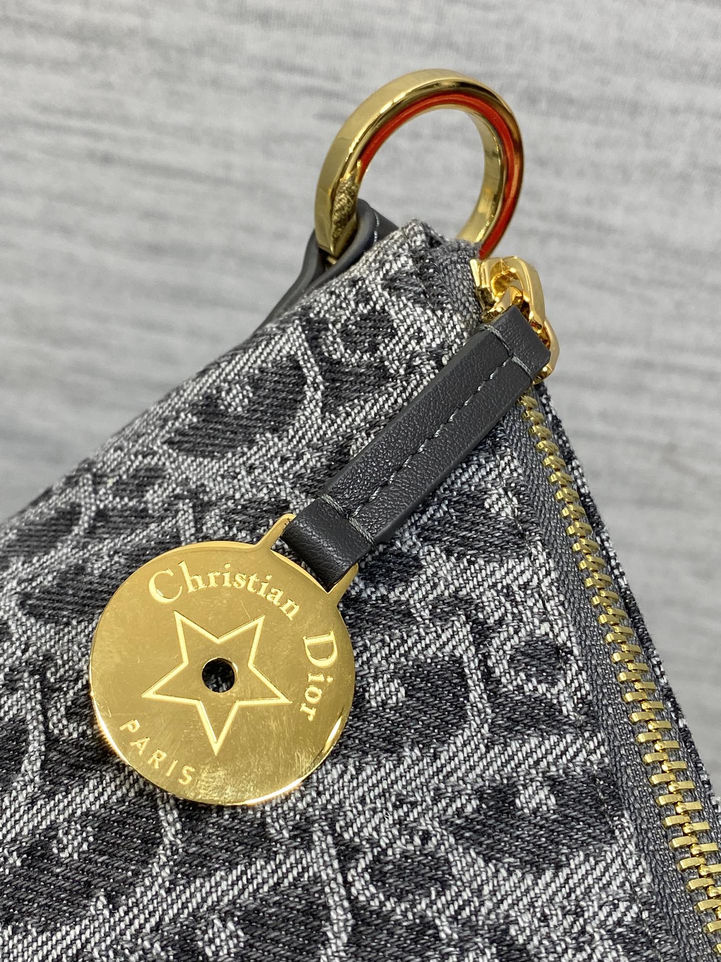 现货‼️Hobo star 最新深灰牛仔布系列，链条升级版饭盒包，设计实用，加配可调节长肩带，大大提升了