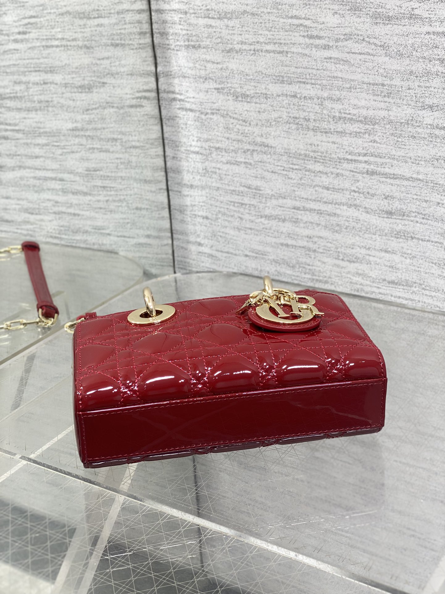 樱桃红现货‼️D-joy最新mini系列，说micro太小，小号太大的宝贝们都看过来，新出的mini尺寸