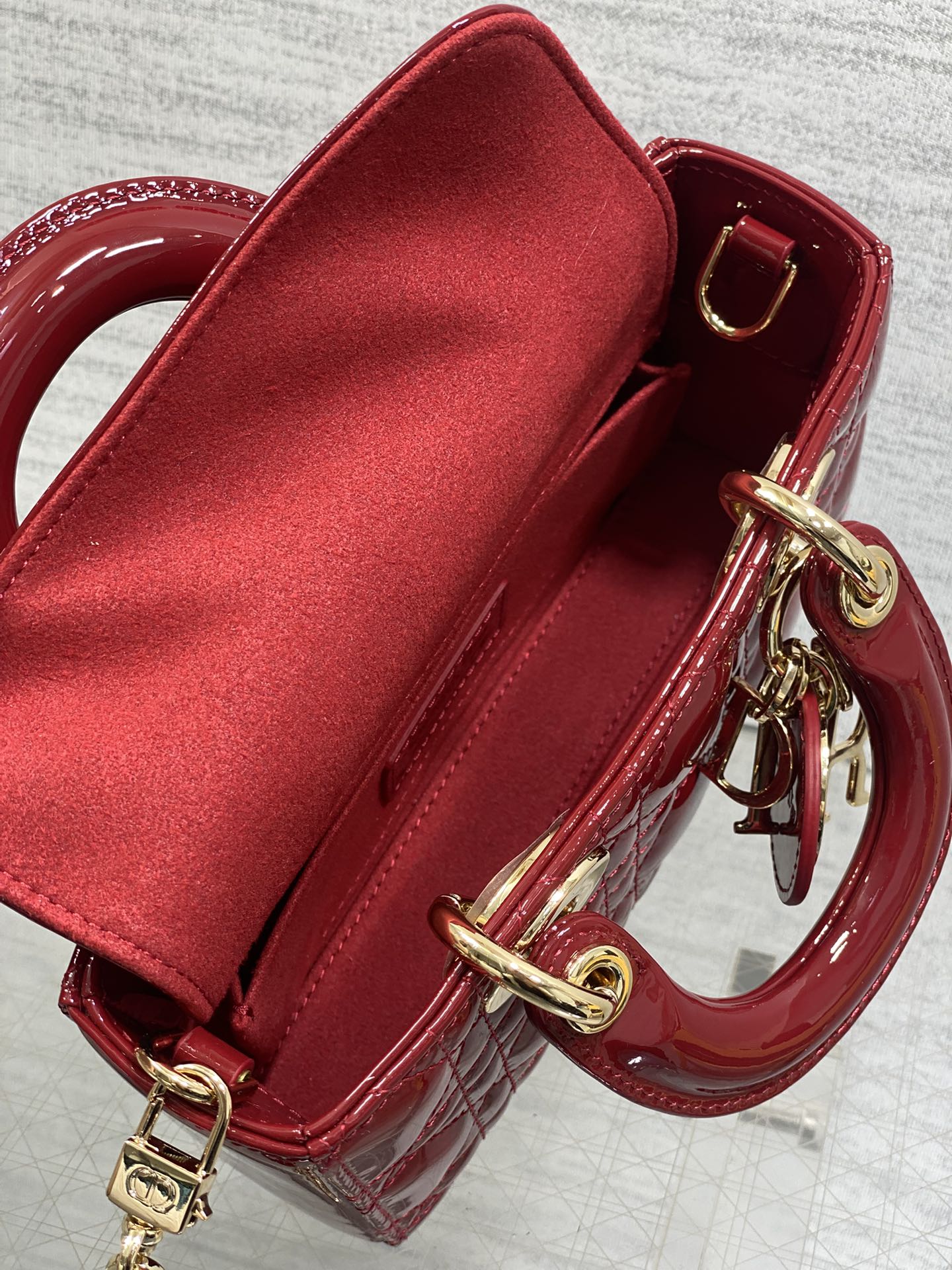 樱桃红现货‼️D-joy最新mini系列，说micro太小，小号太大的宝贝们都看过来，新出的mini尺寸