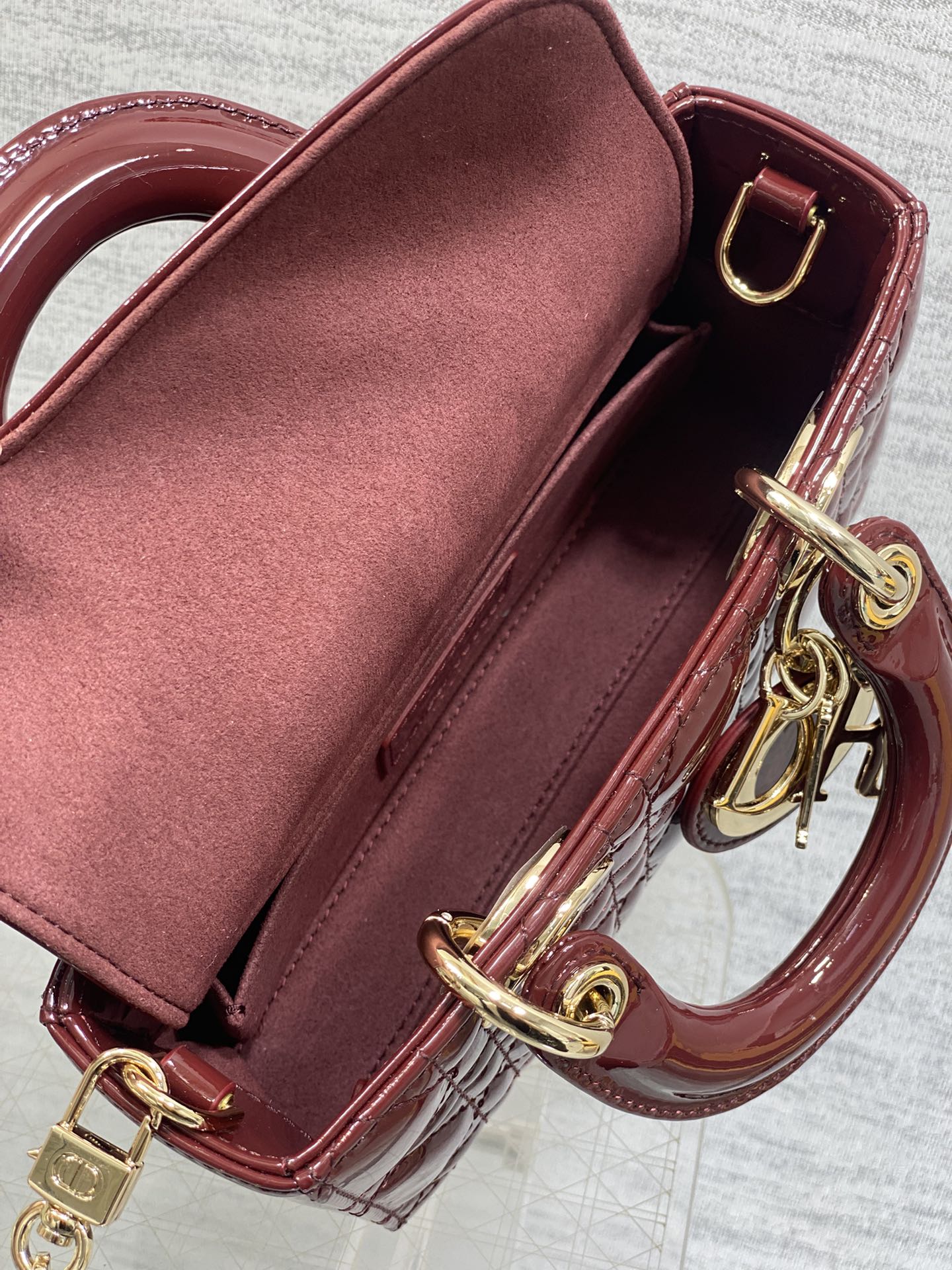 酒红现货‼️D-joy最新mini系列，说micro太小，小号太大的宝贝们都看过来，新出的mini尺寸，