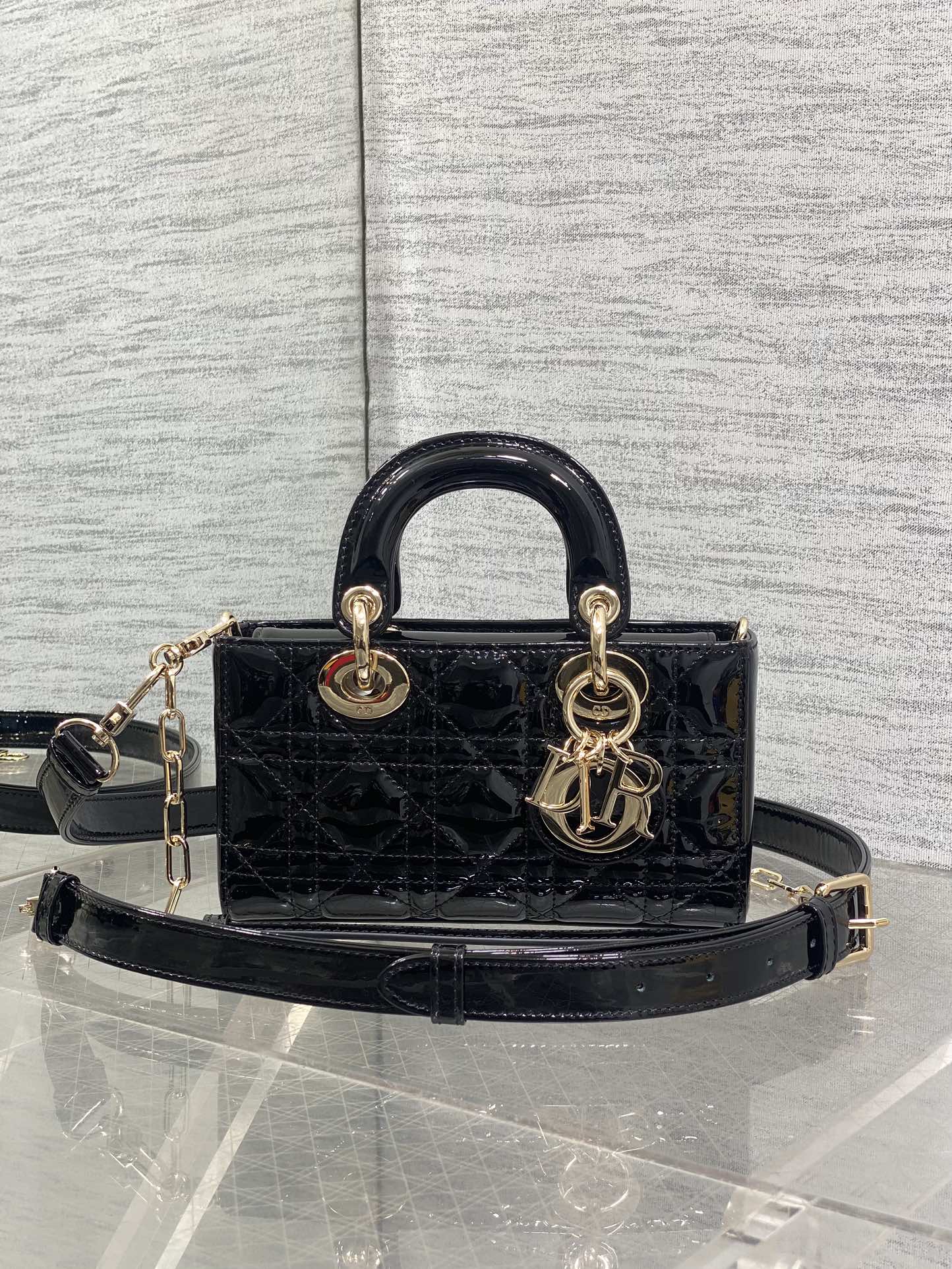 黑色现货‼️D-joy最新mini系列，说micro太小，小号太大的宝贝们都看过来，新出的mini尺寸，