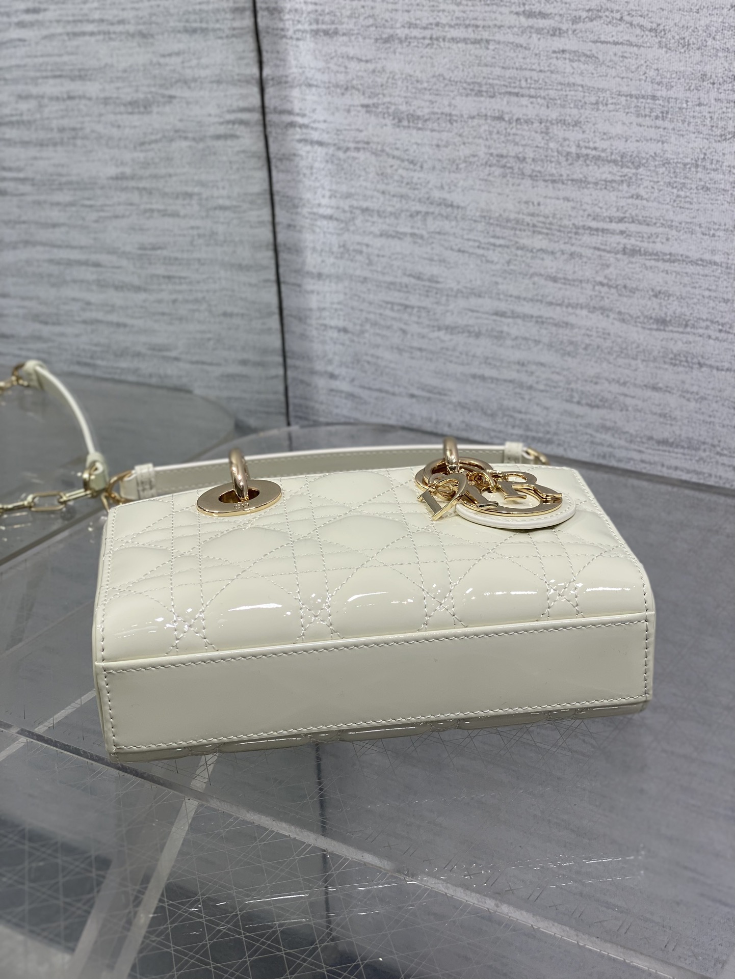 白色现货‼️D-joy最新mini系列，说micro太小，小号太大的宝贝们都看过来，新出的mini尺寸，