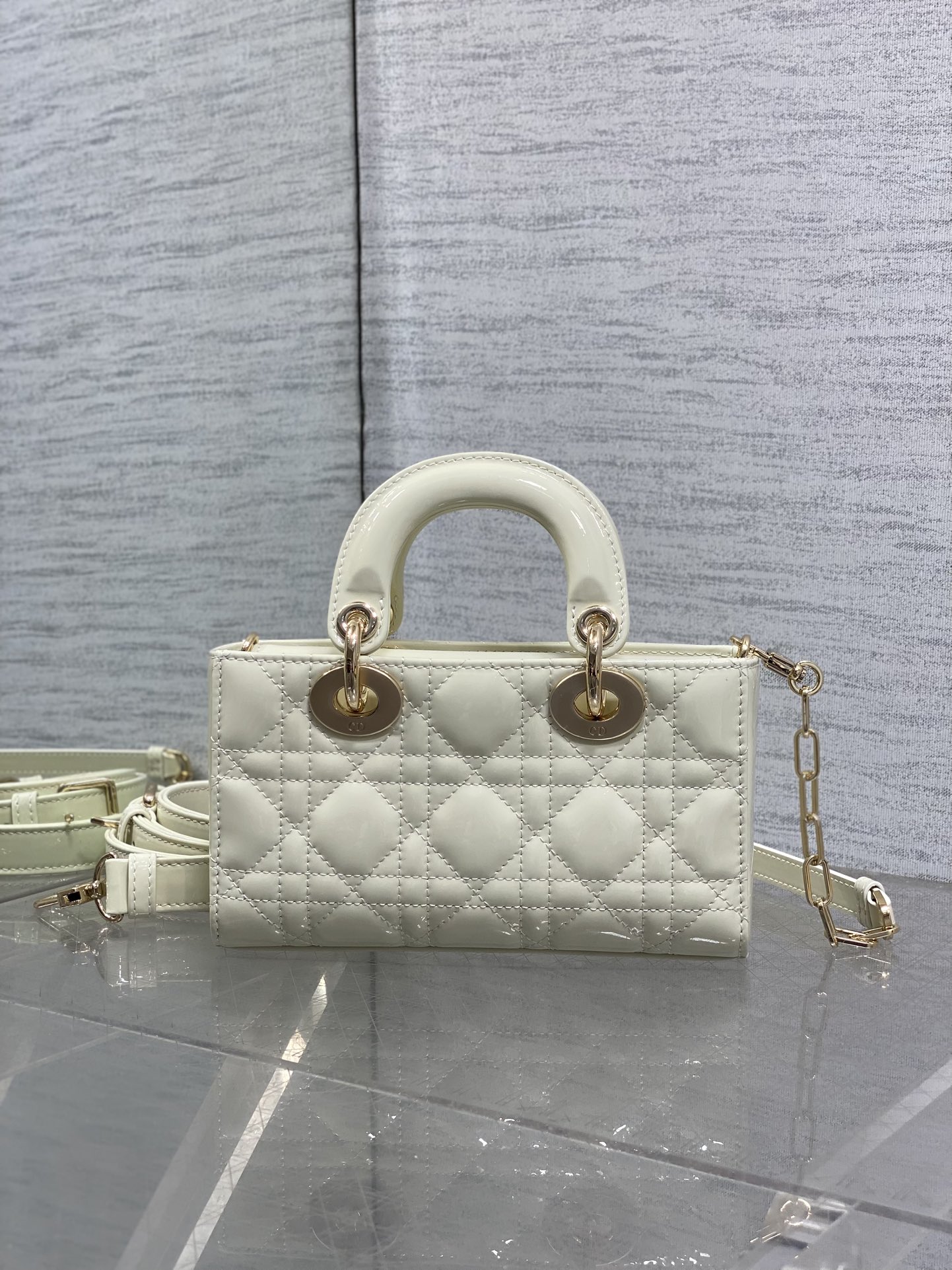 白色现货‼️D-joy最新mini系列，说micro太小，小号太大的宝贝们都看过来，新出的mini尺寸，