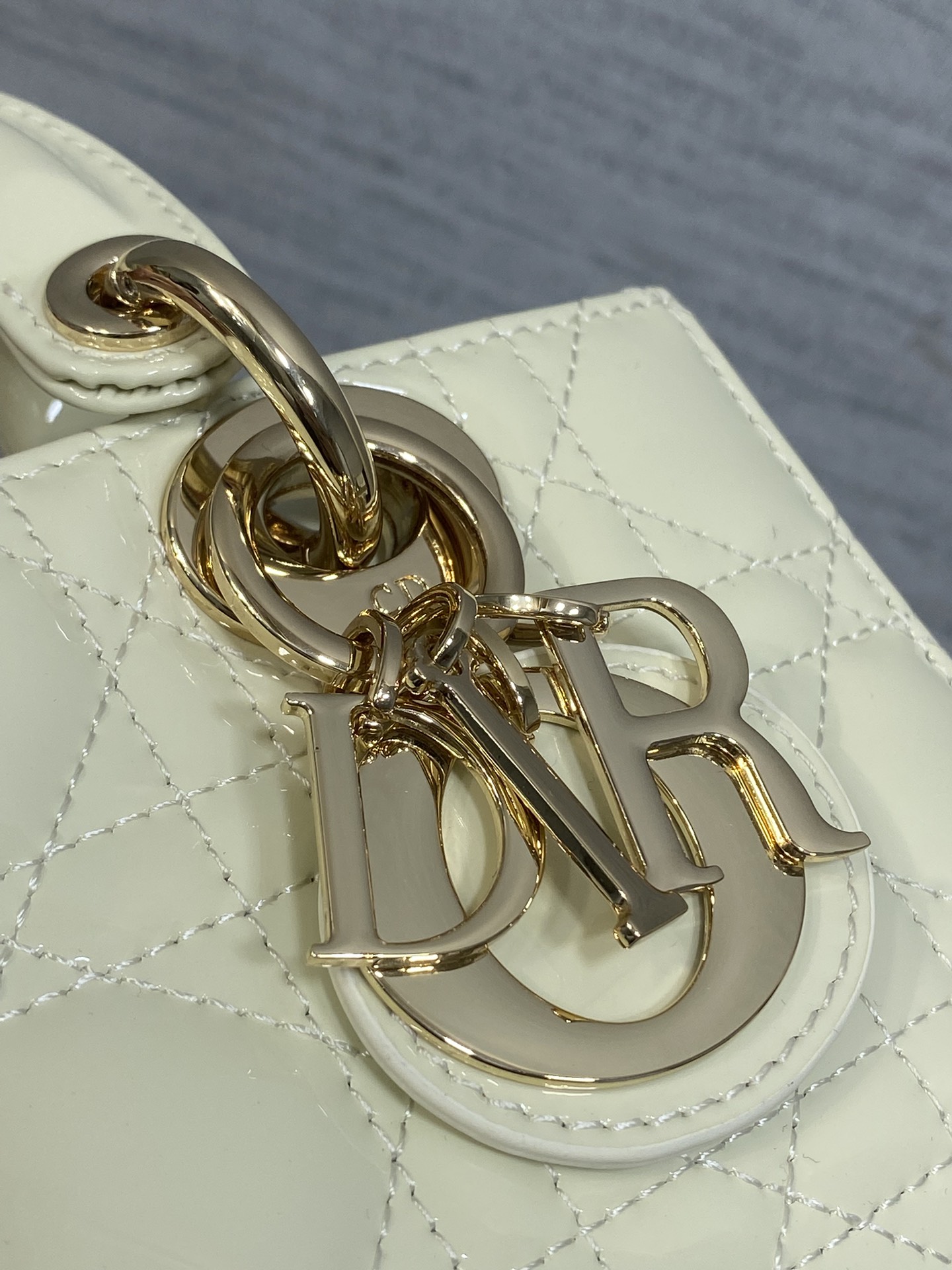 白色现货‼️D-joy最新mini系列，说micro太小，小号太大的宝贝们都看过来，新出的mini尺寸，