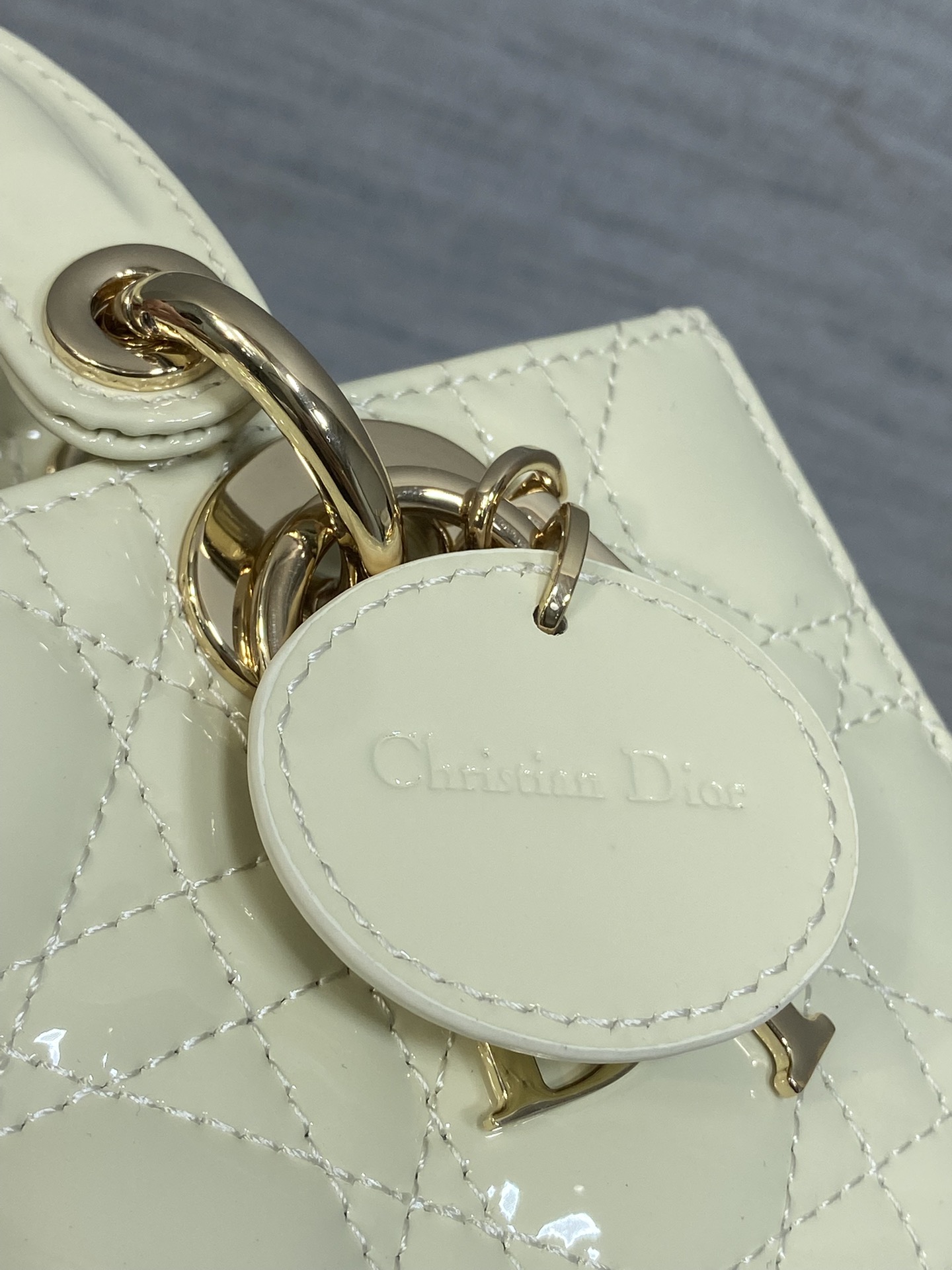 白色现货‼️D-joy最新mini系列，说micro太小，小号太大的宝贝们都看过来，新出的mini尺寸，