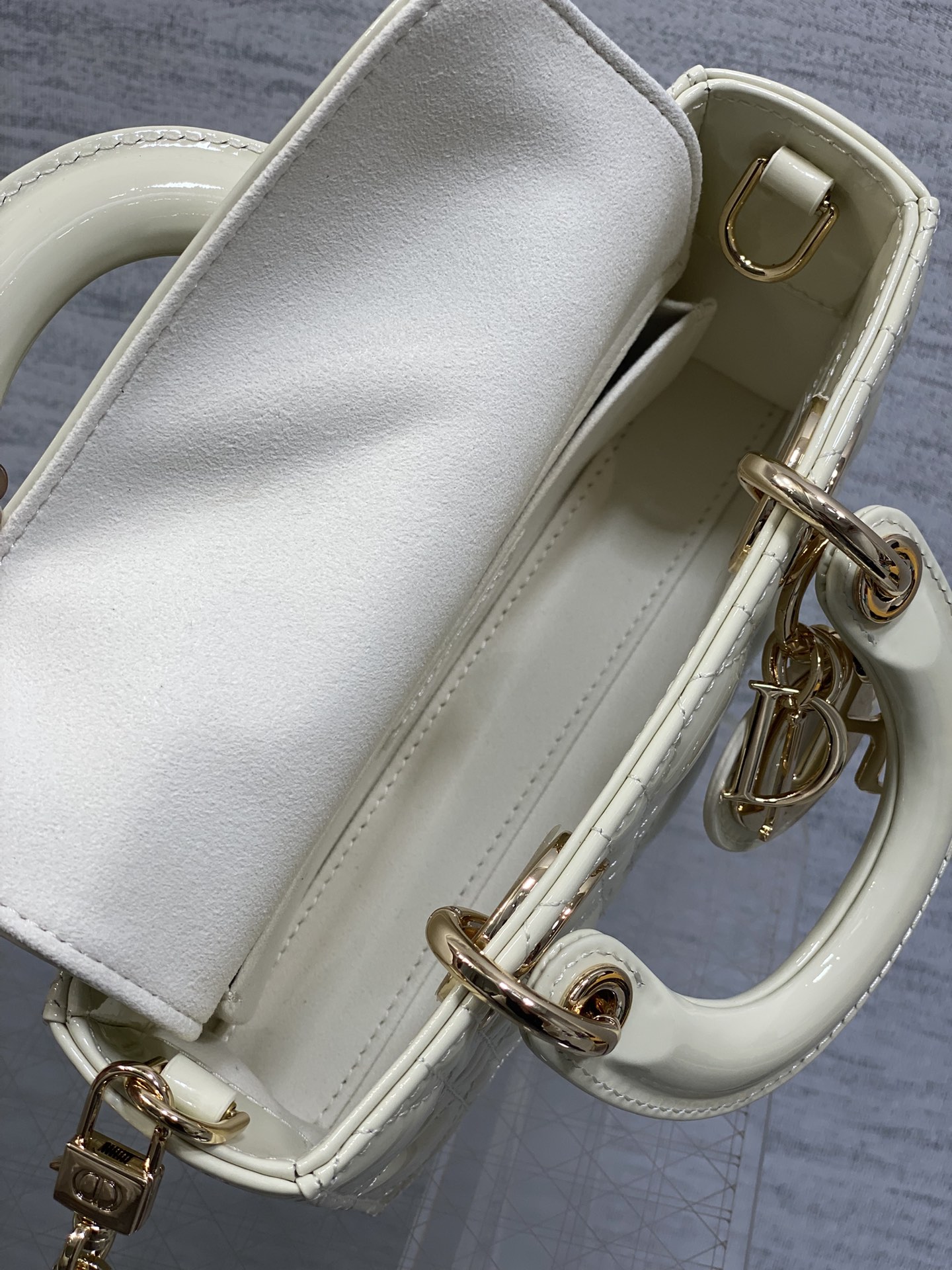 白色现货‼️D-joy最新mini系列，说micro太小，小号太大的宝贝们都看过来，新出的mini尺寸，