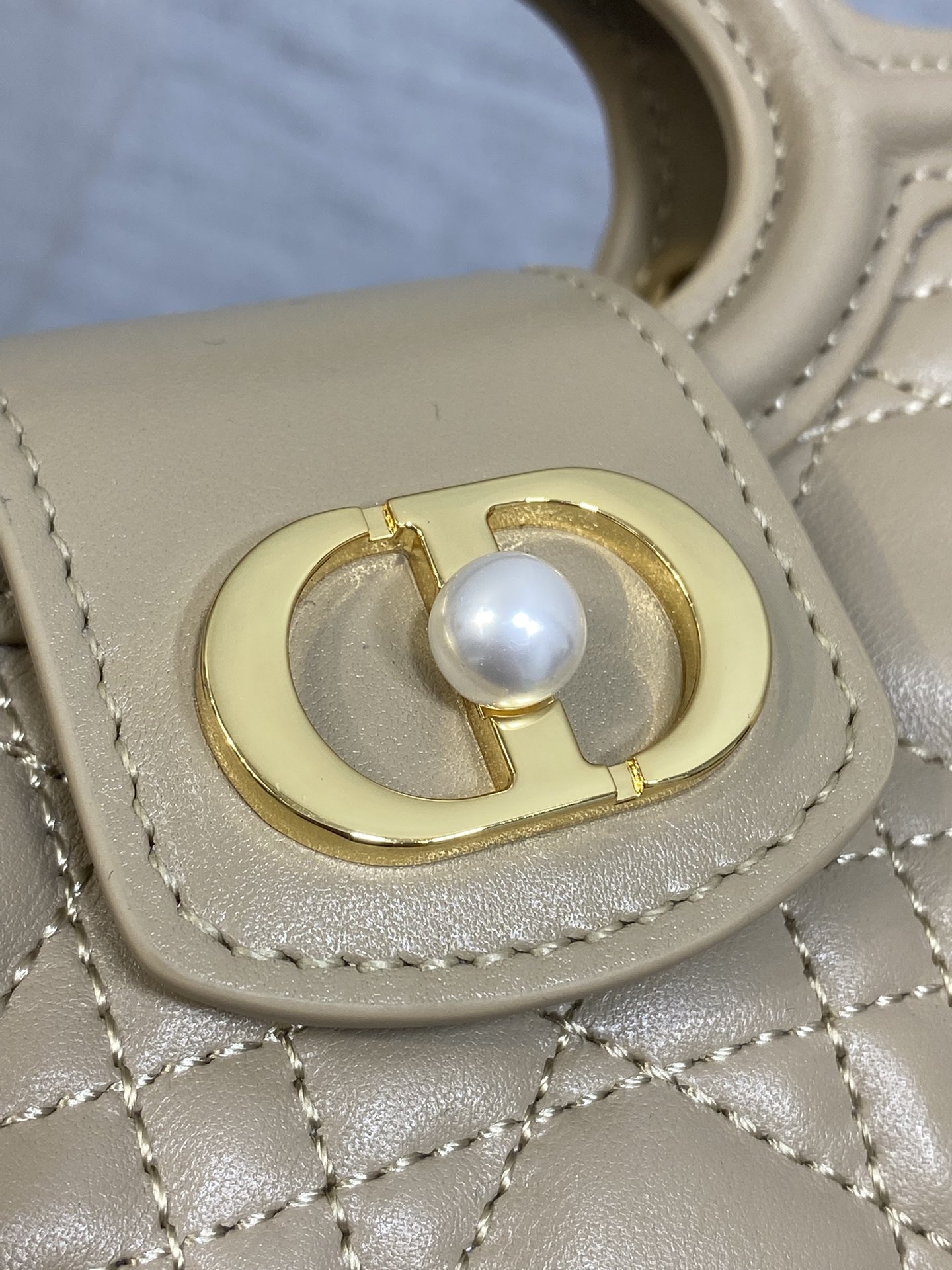 奶茶色现货‼️Jolie ToP Handle 迷你链条包，对这种精致小包完全没有抵抗力✌️大包背着太累