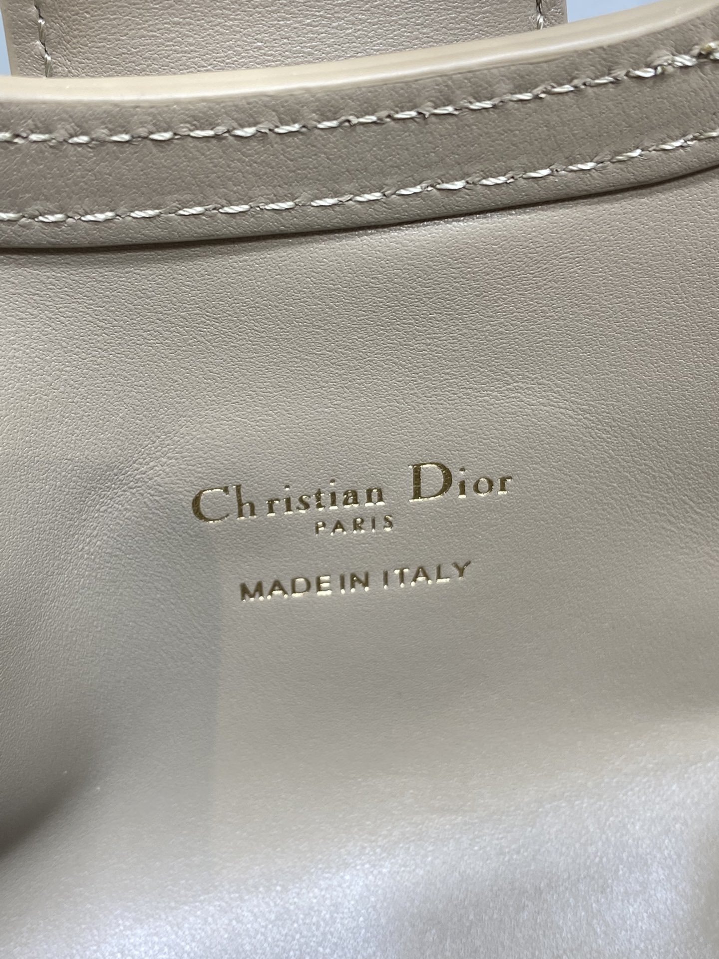 奶茶色现货‼️Jolie ToP Handle 迷你链条包，对这种精致小包完全没有抵抗力✌️大包背着太累