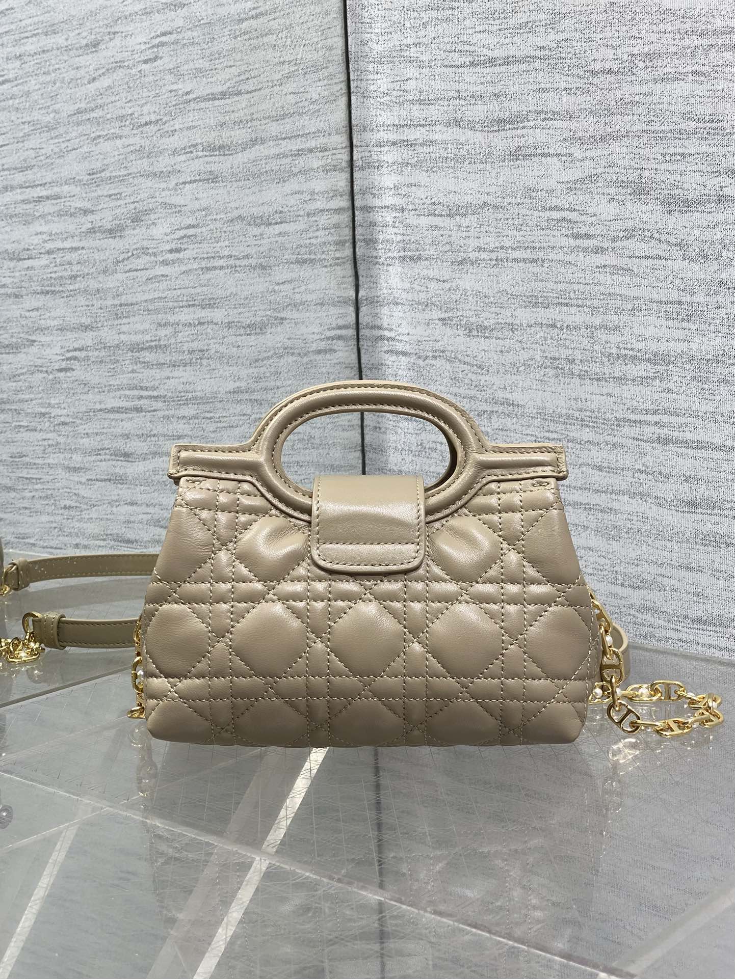 奶茶色现货‼️Jolie ToP Handle 迷你链条包，对这种精致小包完全没有抵抗力✌️大包背着太累