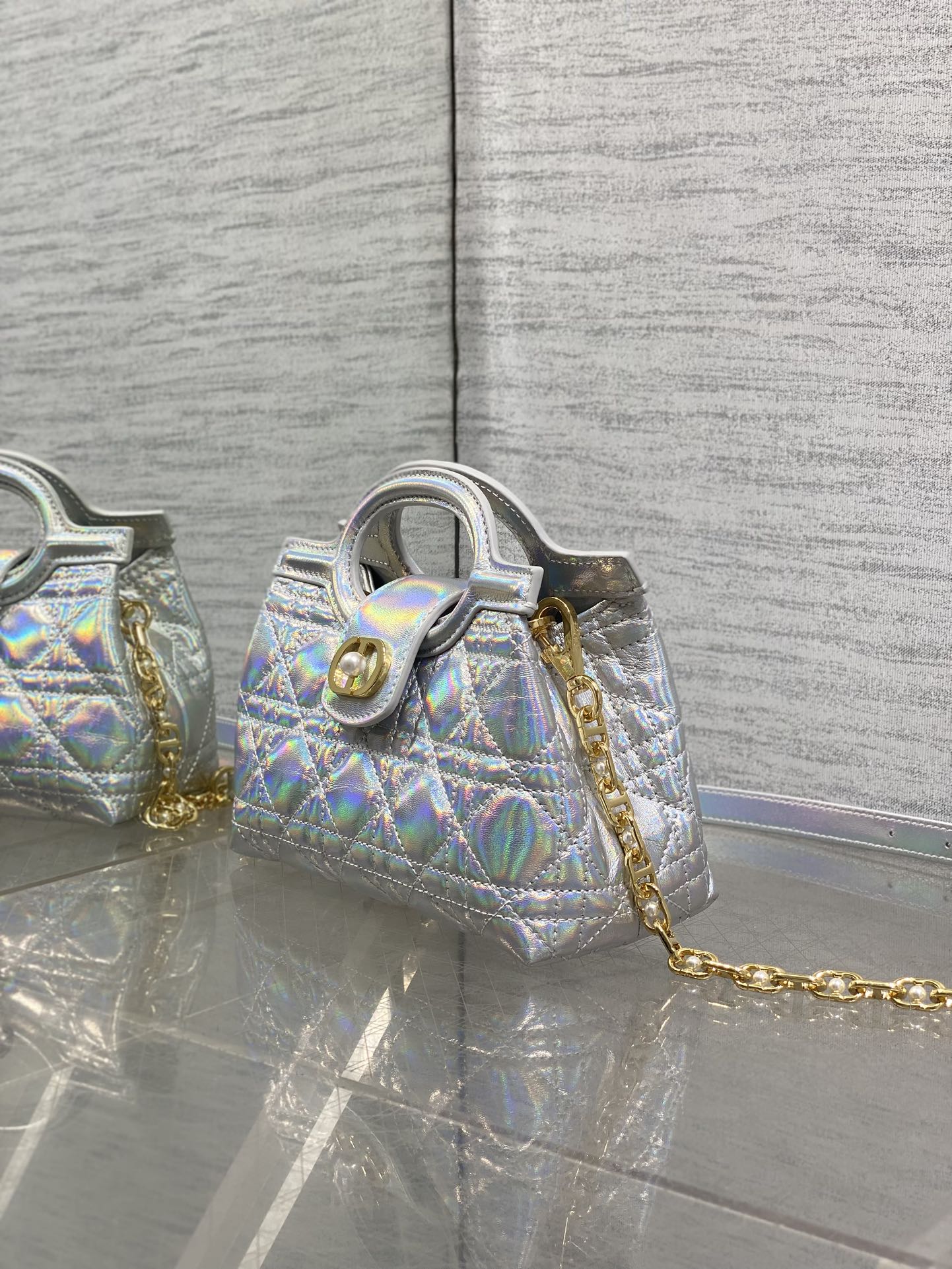 幻彩银现货‼️Jolie ToP Handle 迷你链条包，对这种精致小包完全没有抵抗力✌️大包背着太累