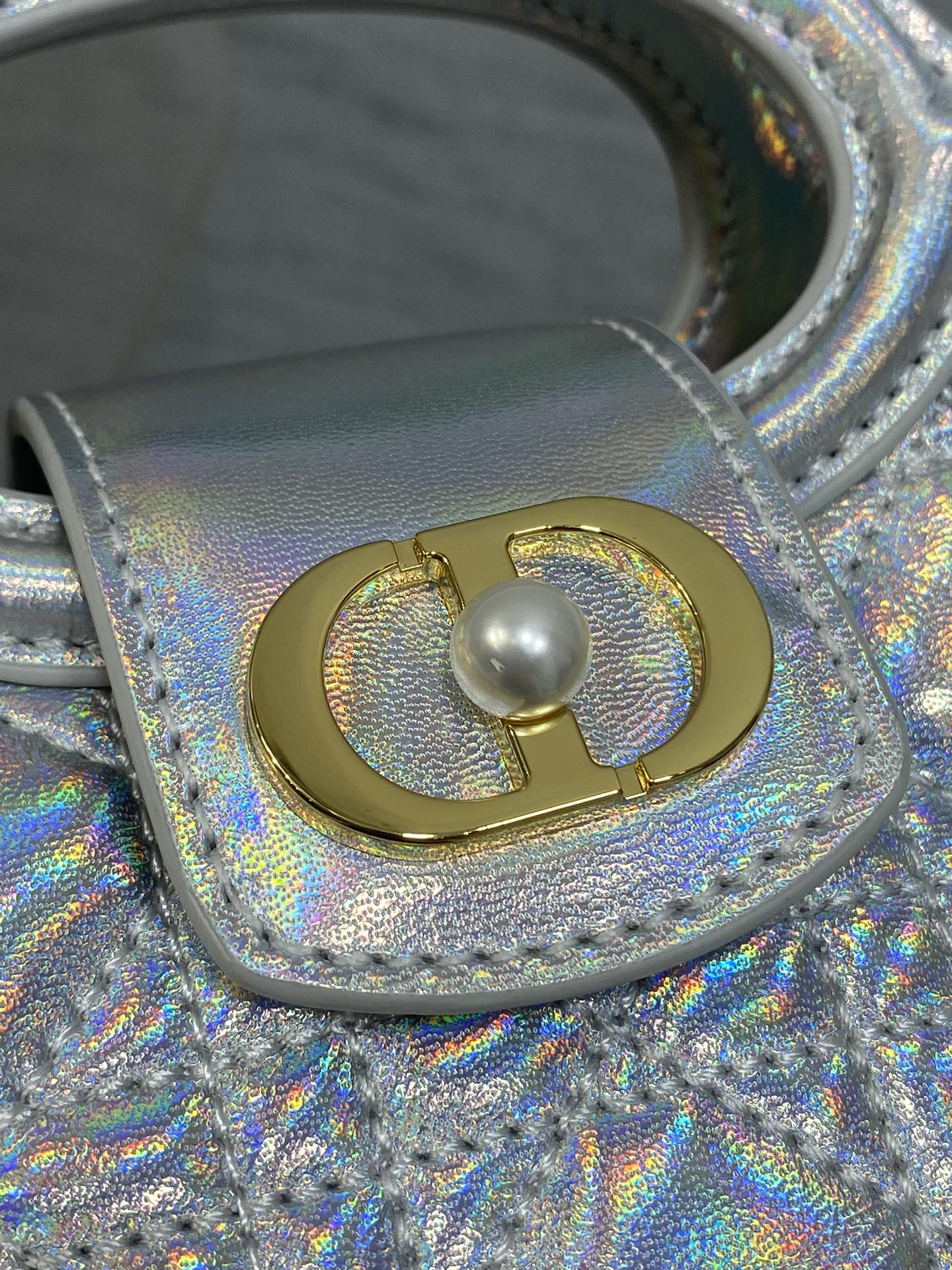 幻彩银现货‼️Jolie ToP Handle 迷你链条包，对这种精致小包完全没有抵抗力✌️大包背着太累