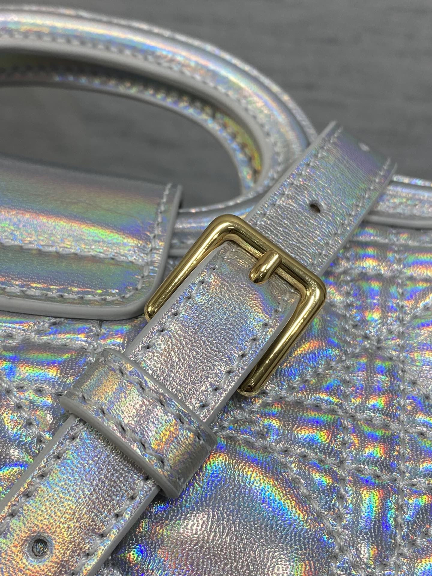 幻彩银现货‼️Jolie ToP Handle 迷你链条包，对这种精致小包完全没有抵抗力✌️大包背着太累