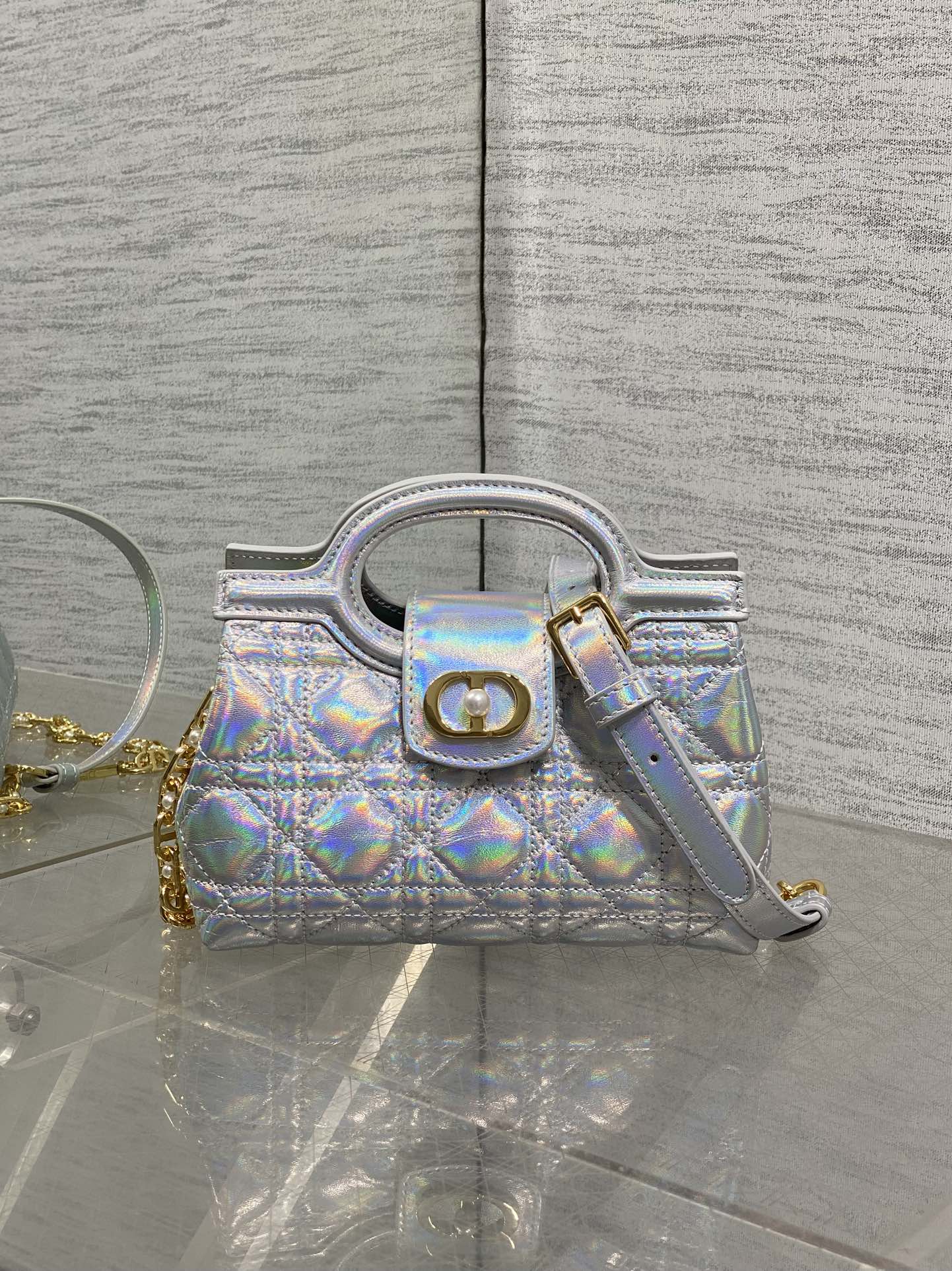 幻彩银现货‼️Jolie ToP Handle 迷你链条包，对这种精致小包完全没有抵抗力✌️大包背着太累