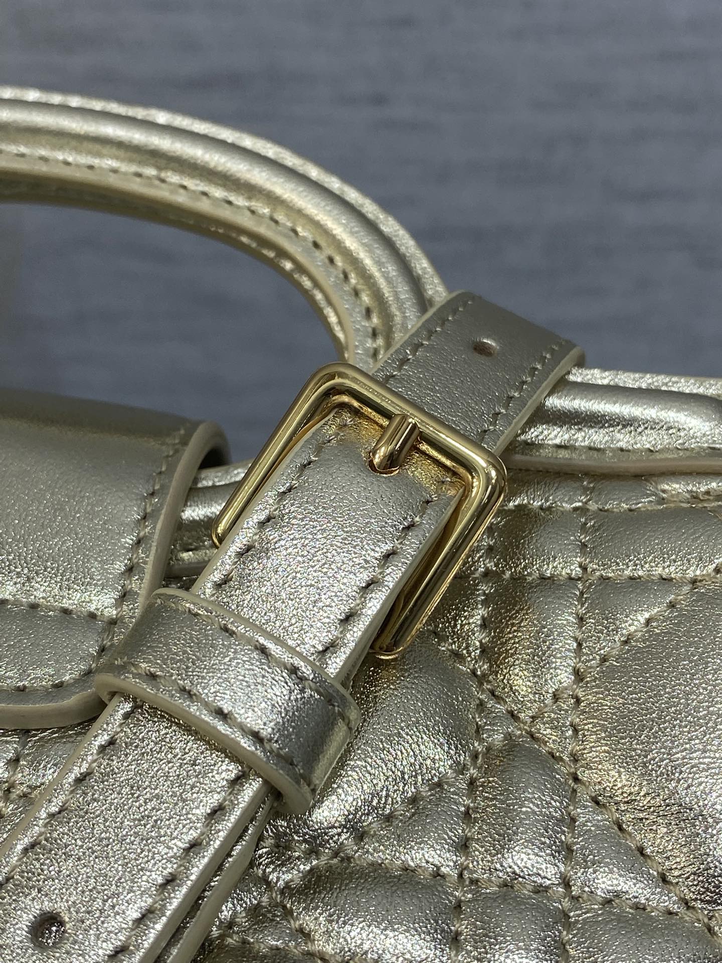 幻彩金现货‼️Jolie ToP Handle 迷你链条包，对这种精致小包完全没有抵抗力✌️大包背着太累