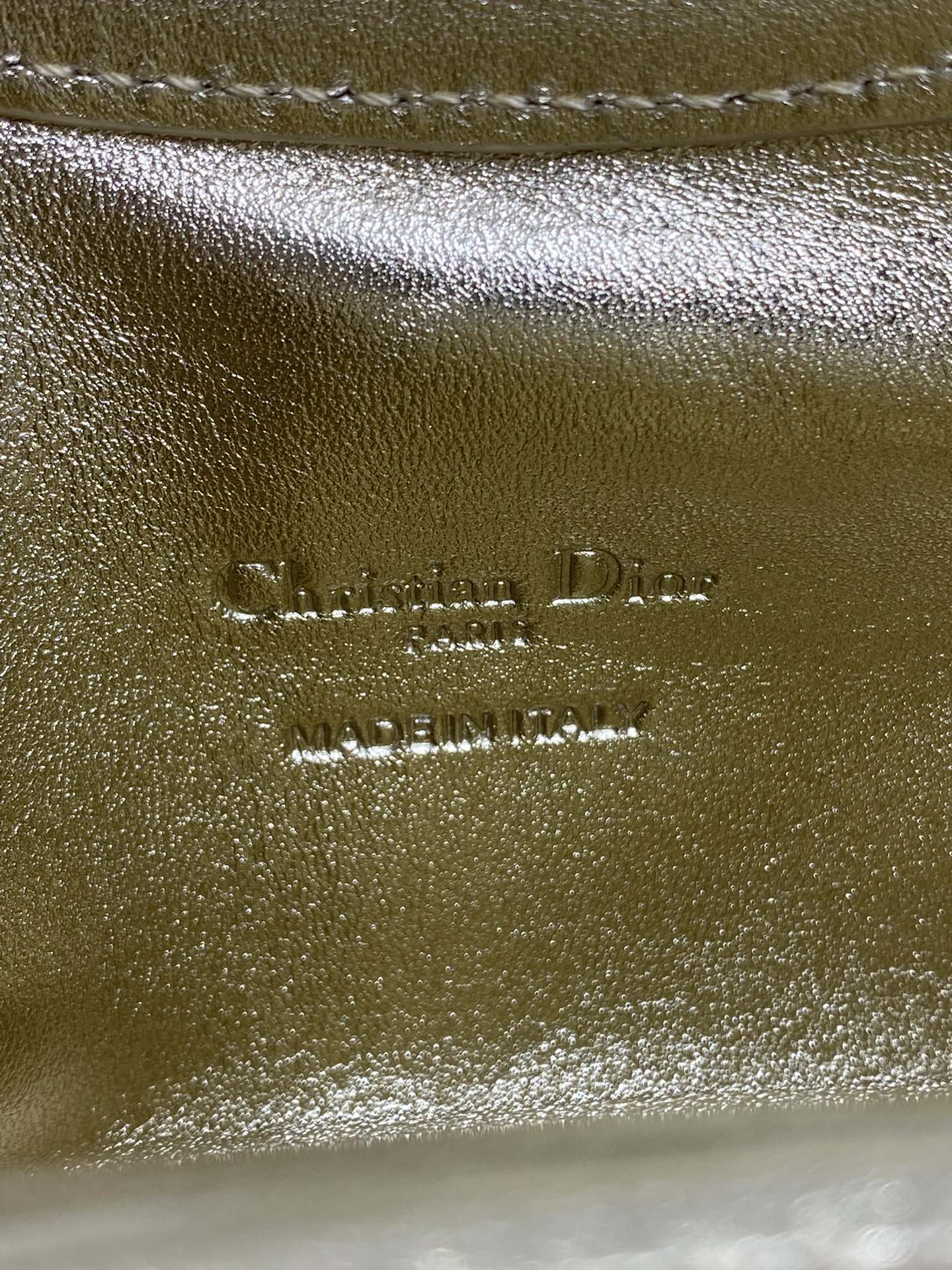 幻彩金现货‼️Jolie ToP Handle 迷你链条包，对这种精致小包完全没有抵抗力✌️大包背着太累