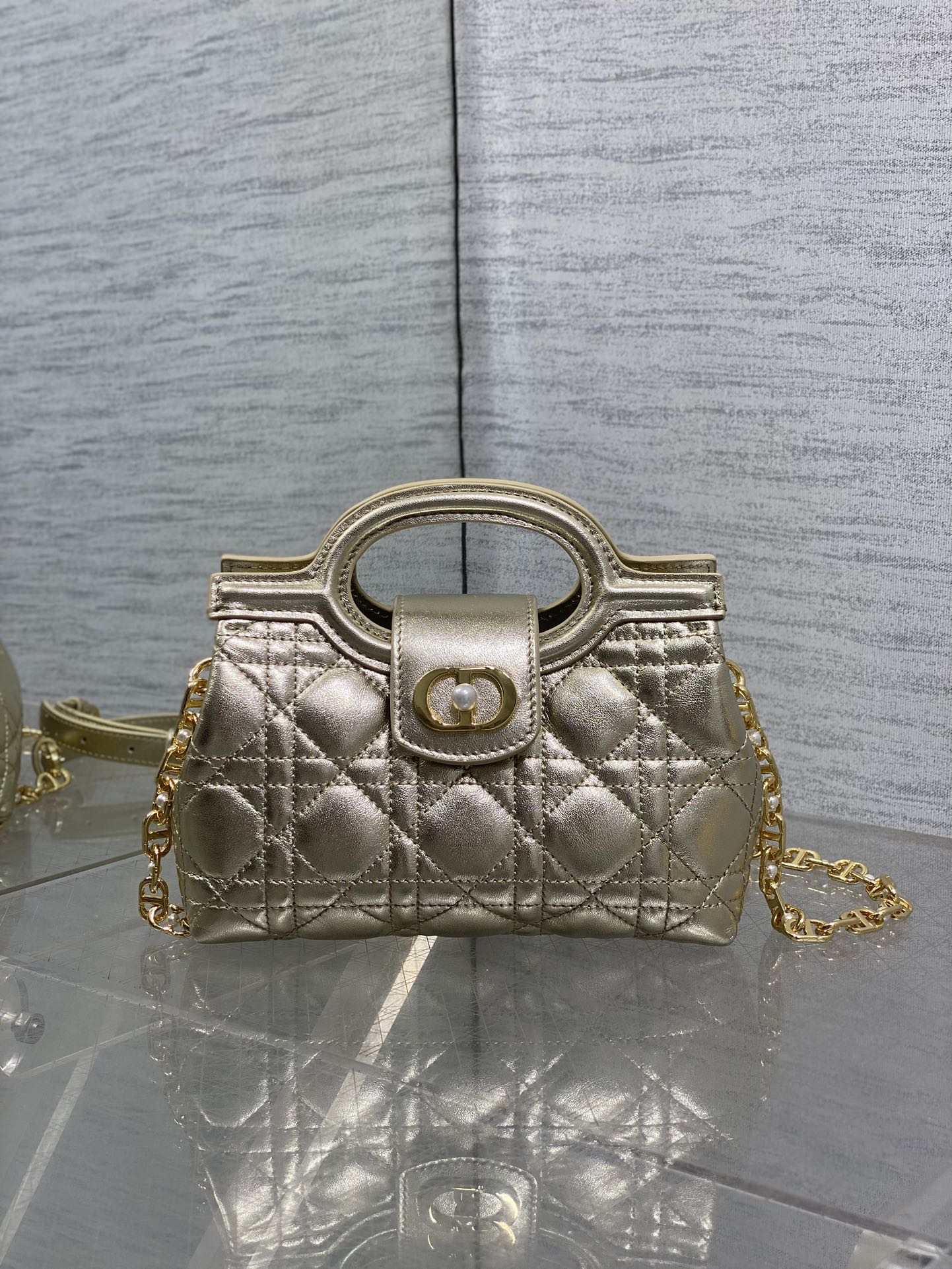 幻彩金现货‼️Jolie ToP Handle 迷你链条包，对这种精致小包完全没有抵抗力✌️大包背着太累