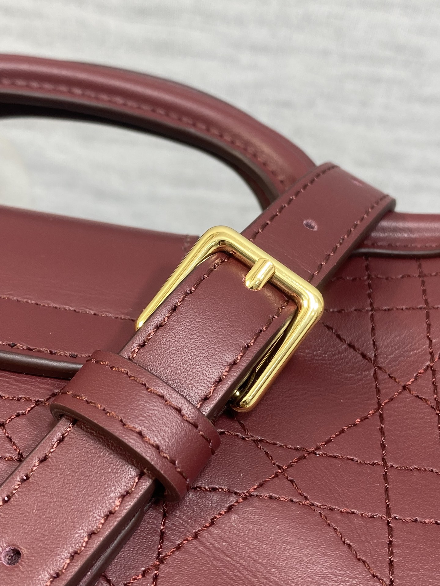 酒红平纹现货‼️Jolie ToP Handle 迷你链条包，对这种精致小包完全没有抵抗力✌️大包背着太