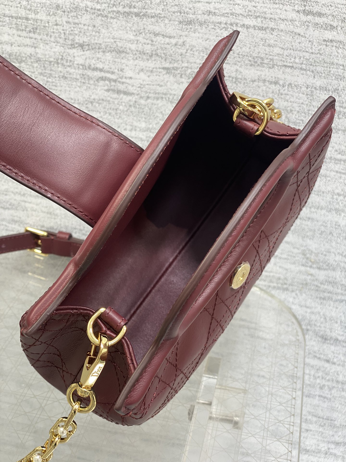 酒红平纹现货‼️Jolie ToP Handle 迷你链条包，对这种精致小包完全没有抵抗力✌️大包背着太