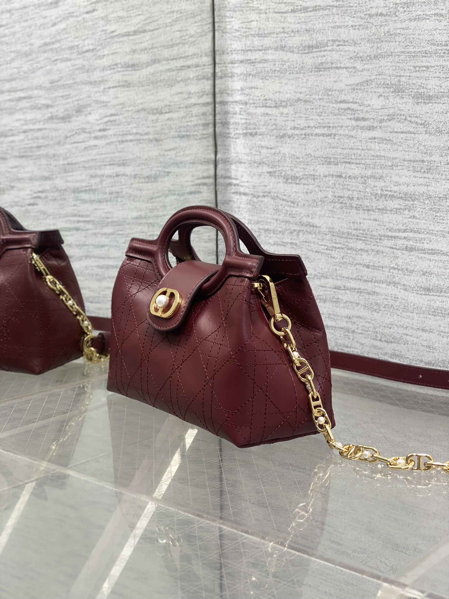 酒红平纹现货‼️Jolie ToP Handle 迷你链条包，对这种精致小包完全没有抵抗力✌️大包背着太