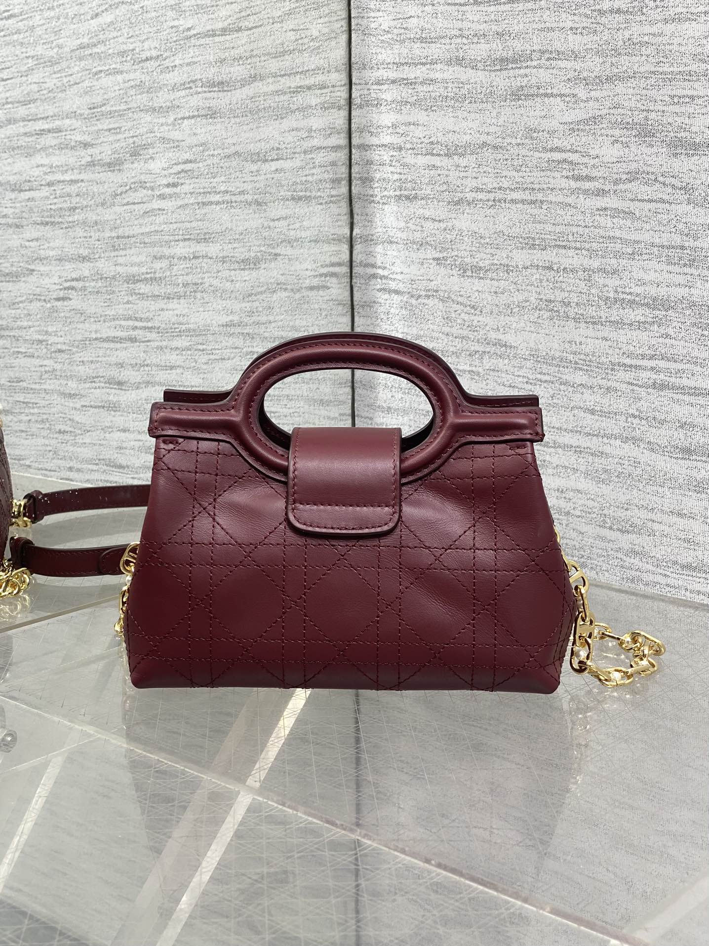 酒红平纹现货‼️Jolie ToP Handle 迷你链条包，对这种精致小包完全没有抵抗力✌️大包背着太