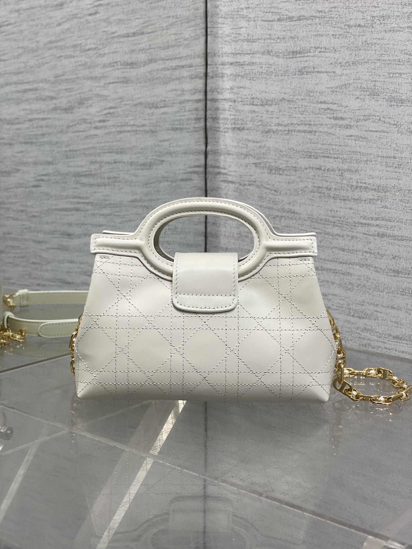 白色平纹现货‼️Jolie ToP Handle 迷你链条包，对这种精致小包完全没有抵抗力✌️大包背着太