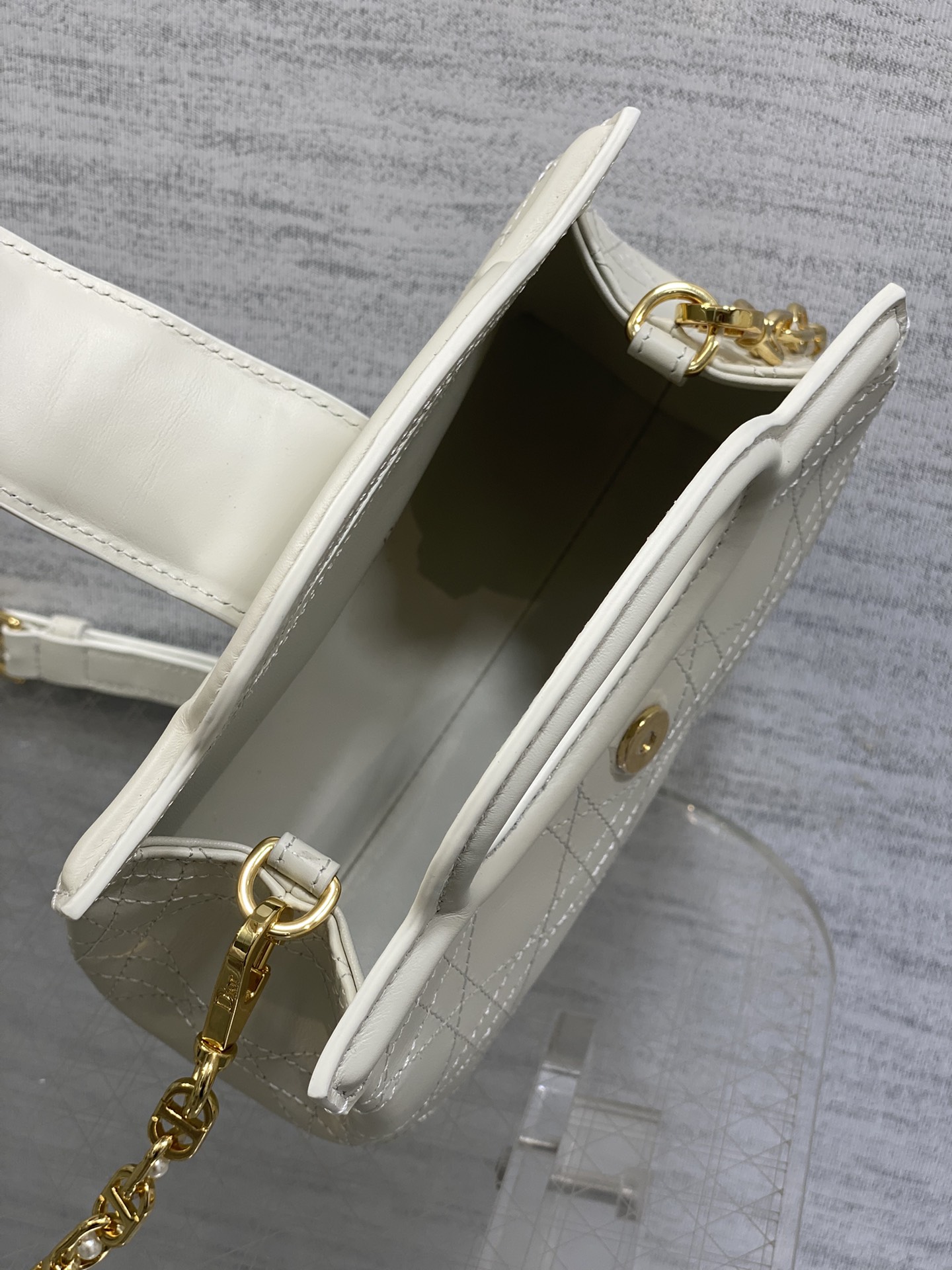 白色平纹现货‼️Jolie ToP Handle 迷你链条包，对这种精致小包完全没有抵抗力✌️大包背着太