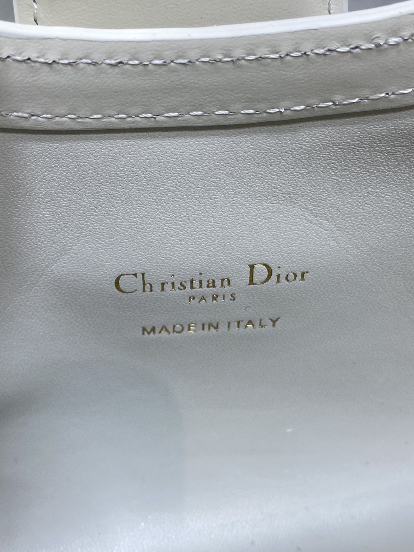 白色平纹现货‼️Jolie ToP Handle 迷你链条包，对这种精致小包完全没有抵抗力✌️大包背着太