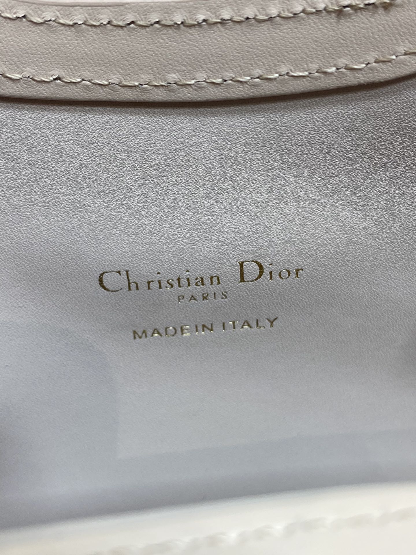 粉色平纹现货‼️Jolie ToP Handle 迷你链条包，对这种精致小包完全没有抵抗力✌️大包背着太